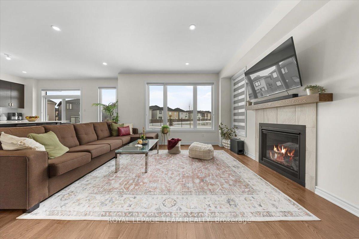 Photo 5 of 290 Turnbuckle Crescent, Ottawa, Barrhaven - Half Moon Bay — HOMEH