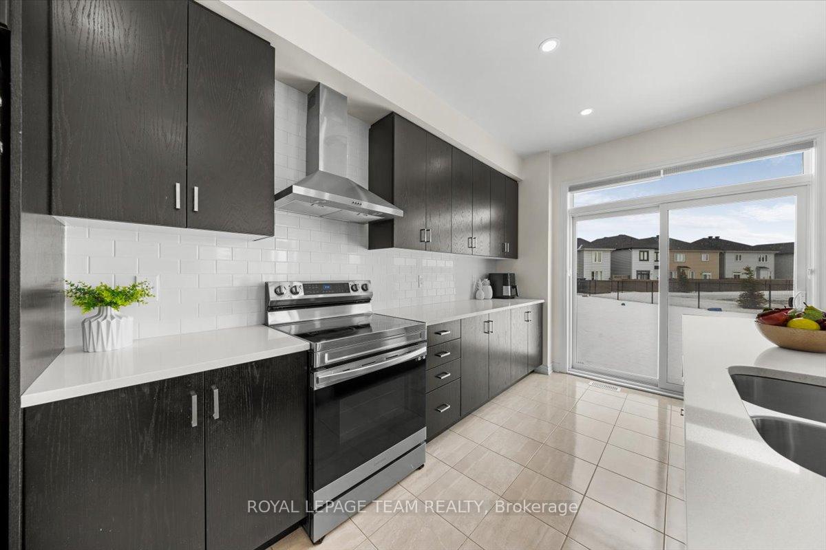 Photo 12 of 290 Turnbuckle Crescent, Ottawa, Barrhaven - Half Moon Bay — HOMEH