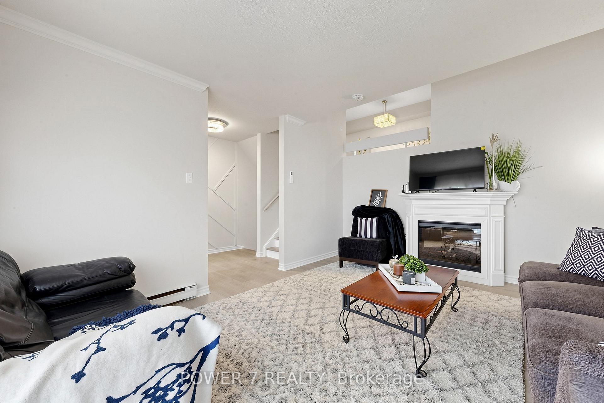 Photo 4 of Unit 146, 311 Milestone Crescent, Aurora, Aurora Village — HOMEH