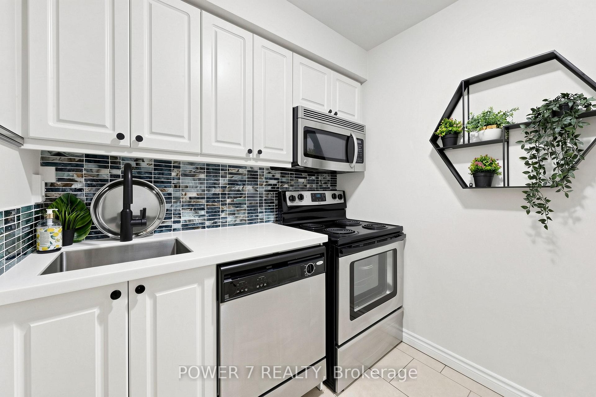 Photo 15 of Unit 146, 311 Milestone Crescent, Aurora, Aurora Village — HOMEH