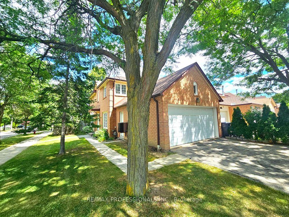 Photo 2 of Unit 1, 500 Silverthorne Crescent, Mississauga, Hurontario — HOMEH