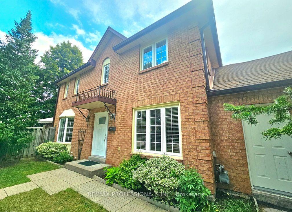Photo 5 of Unit 1, 500 Silverthorne Crescent, Mississauga, Hurontario — HOMEH