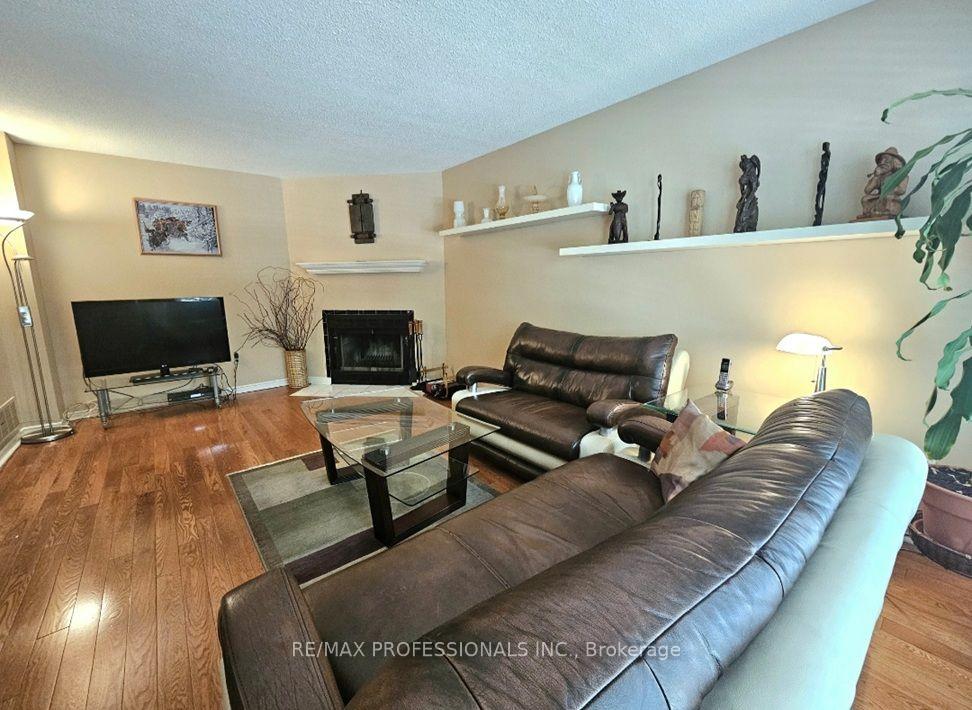 Photo 8 of Unit 1, 500 Silverthorne Crescent, Mississauga, Hurontario — HOMEH