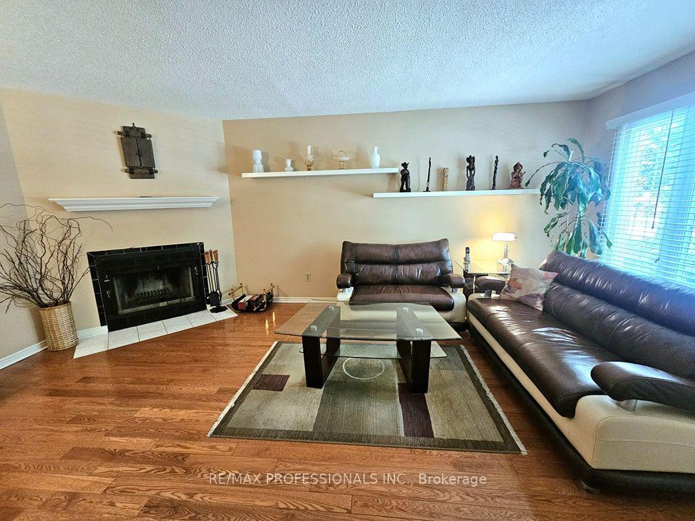 Photo 9 of Unit 1, 500 Silverthorne Crescent, Mississauga, Hurontario — HOMEH