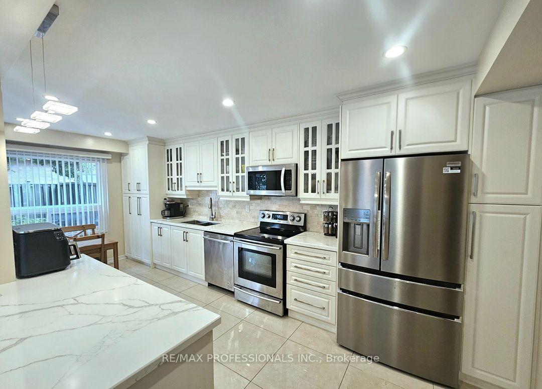 Photo 13 of Unit 1, 500 Silverthorne Crescent, Mississauga, Hurontario — HOMEH