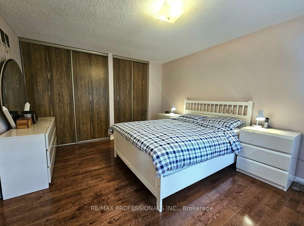Photo 23 of Unit 1, 500 Silverthorne Crescent, Mississauga, Hurontario — HOMEH