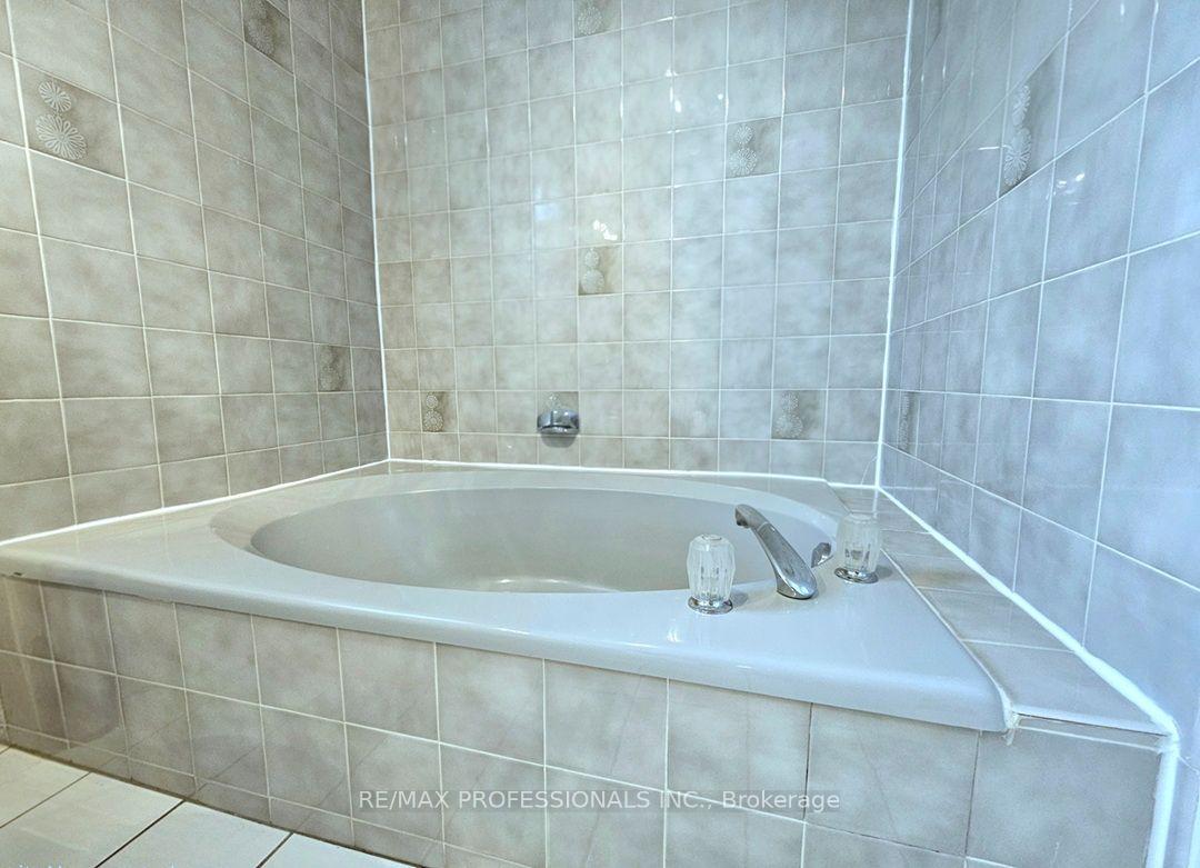 Photo 27 of Unit 1, 500 Silverthorne Crescent, Mississauga, Hurontario — HOMEH