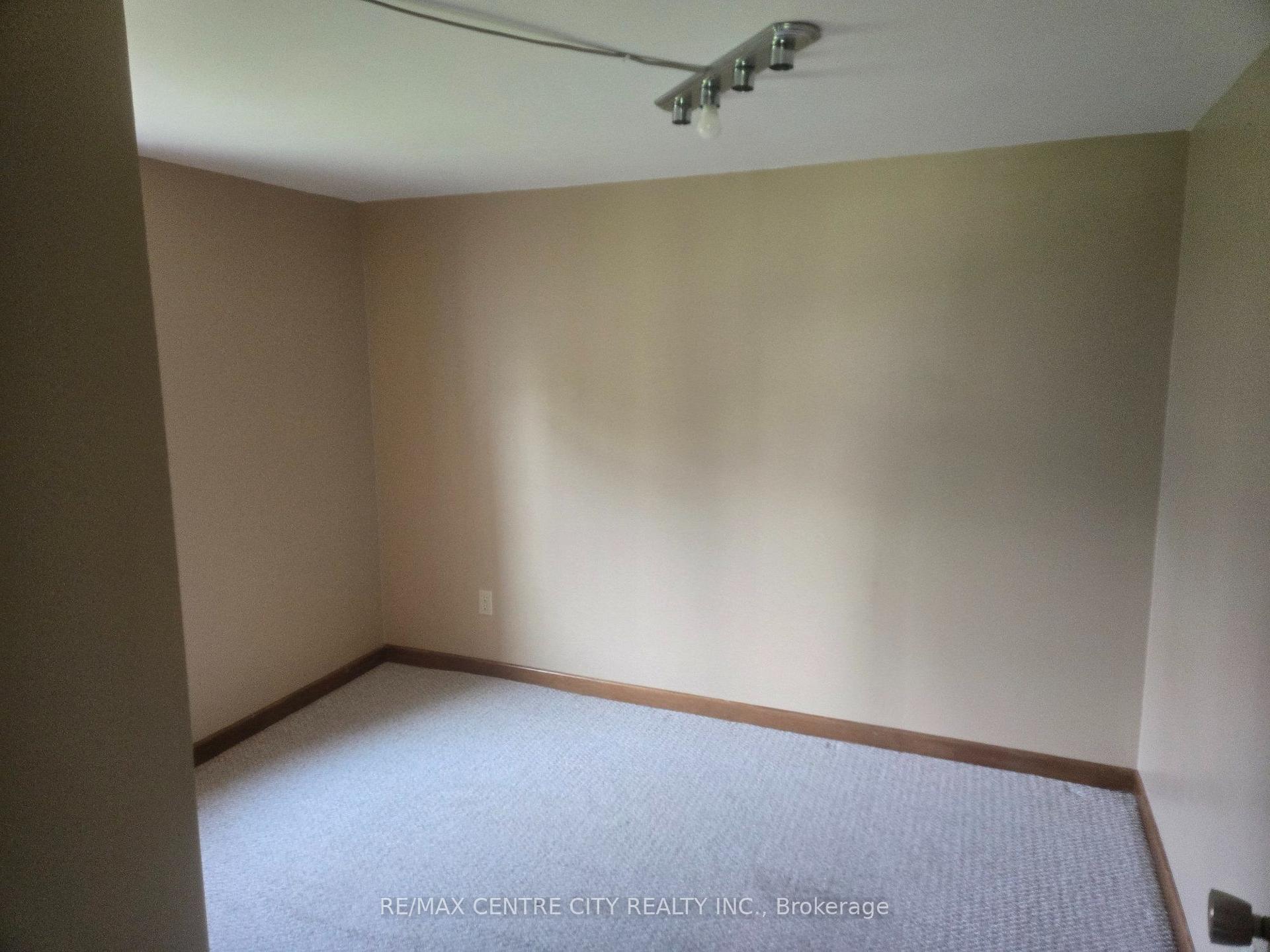 Photo 10 of 8565 Imperial Road, Malahide, Rural Malahide — HOMEH