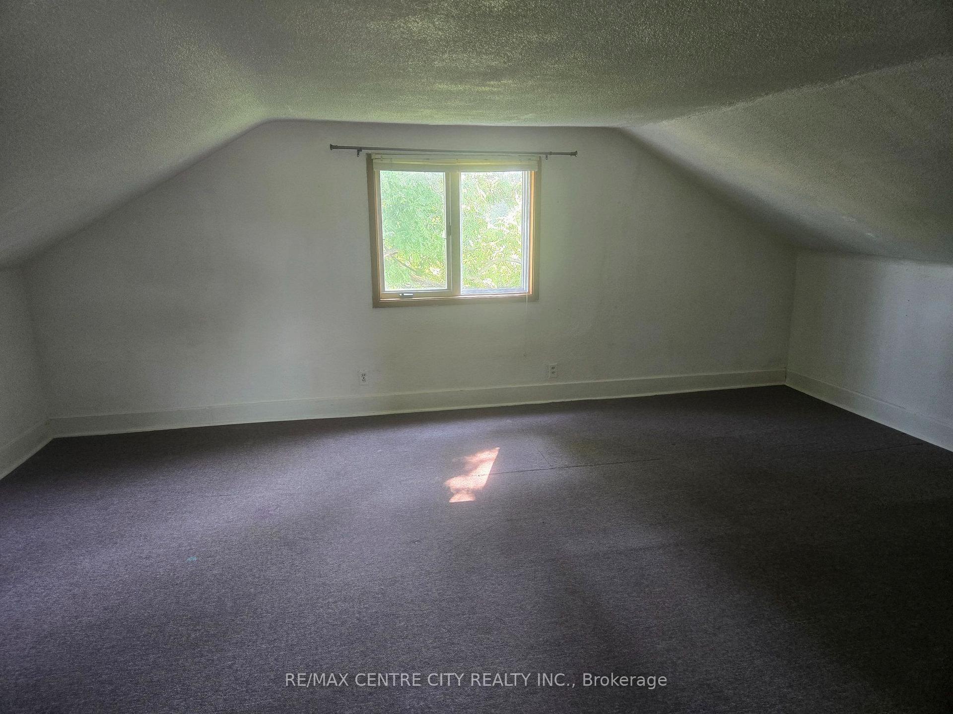 Photo 13 of 8565 Imperial Road, Malahide, Rural Malahide — HOMEH