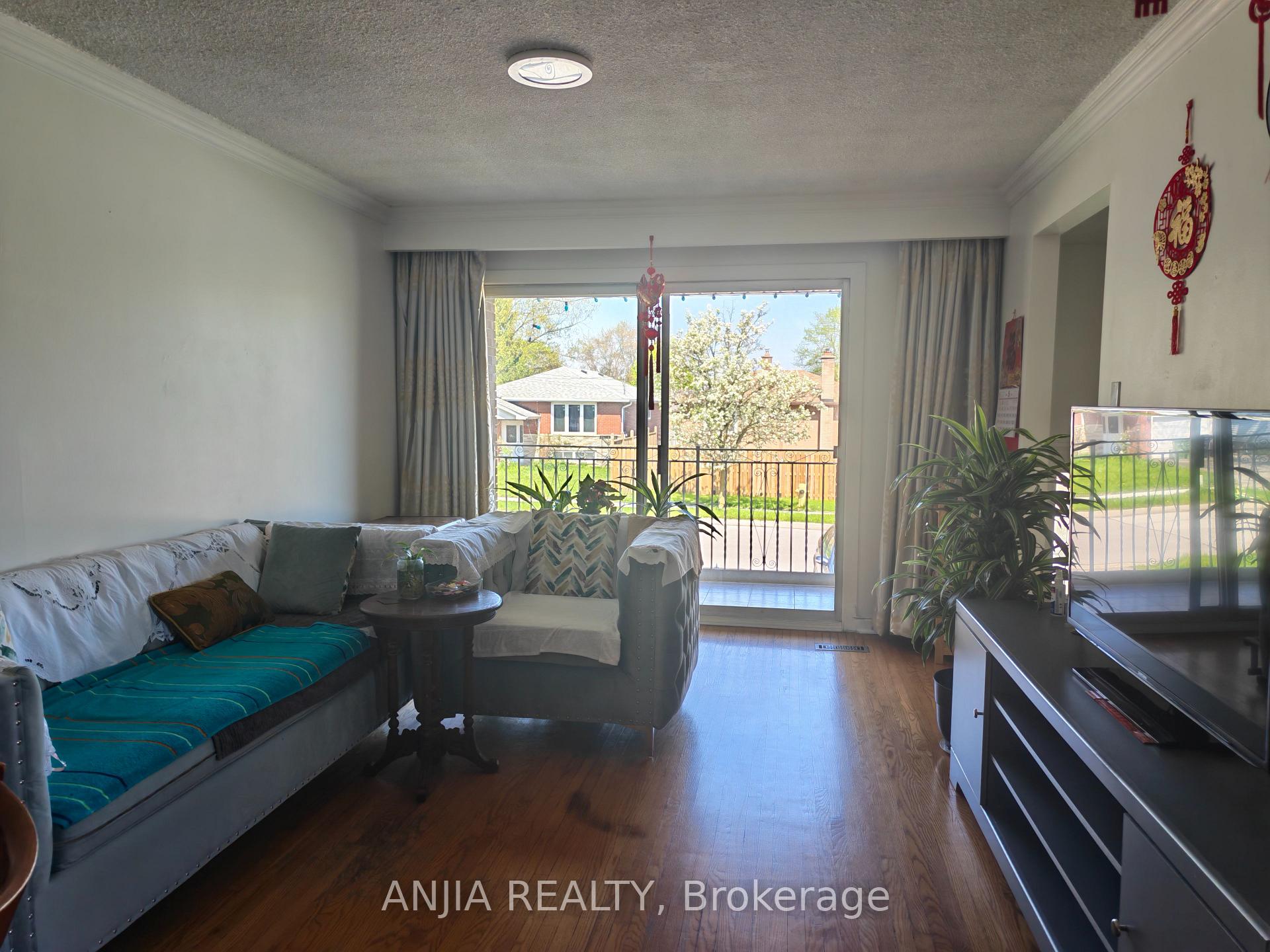 Photo 6 of Unit Main, 58 Kitchener Road, Scarborough, West Hill — HOMEH