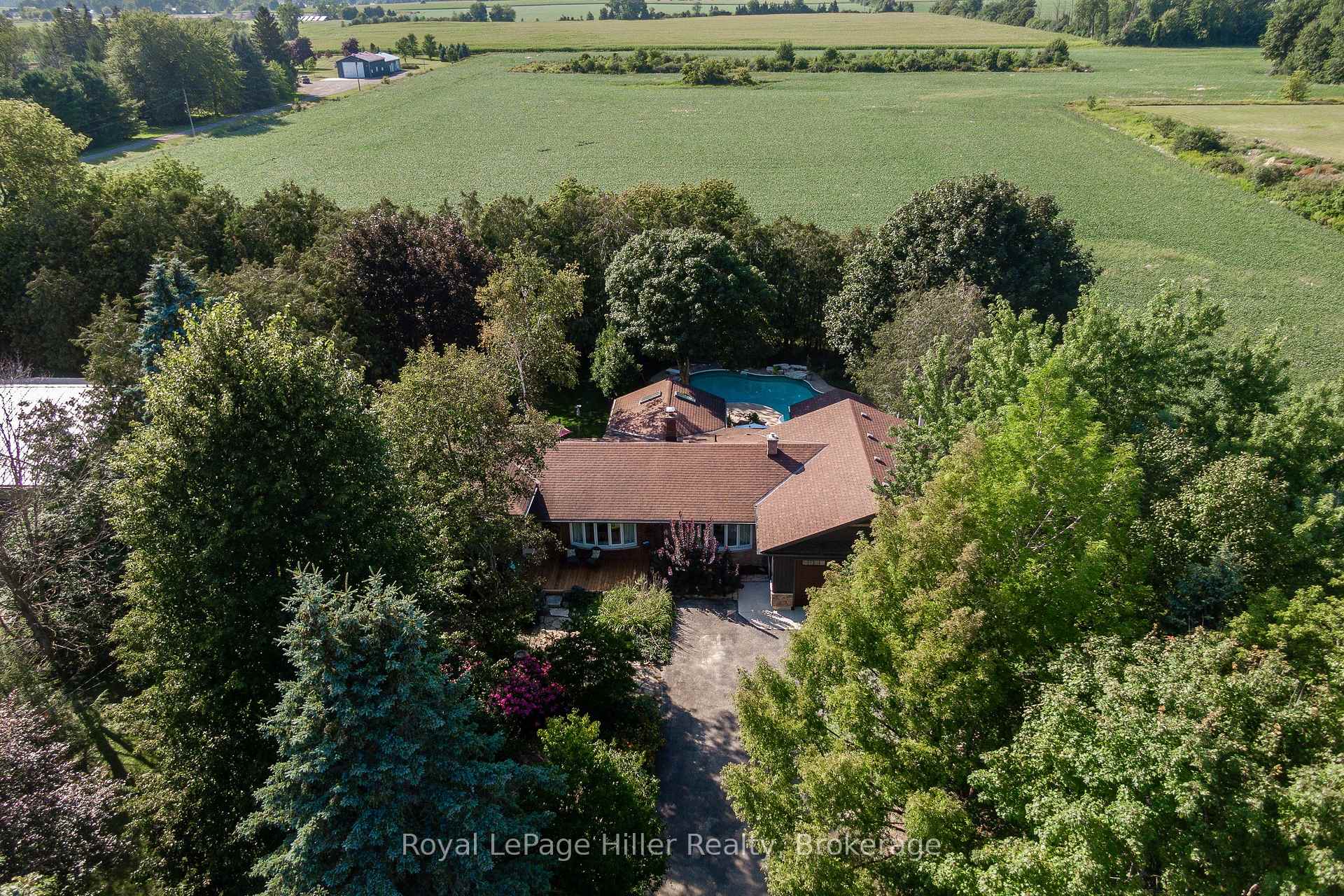 Photo 2 of 950 Oloane Avenue, Stratford — HOMEH