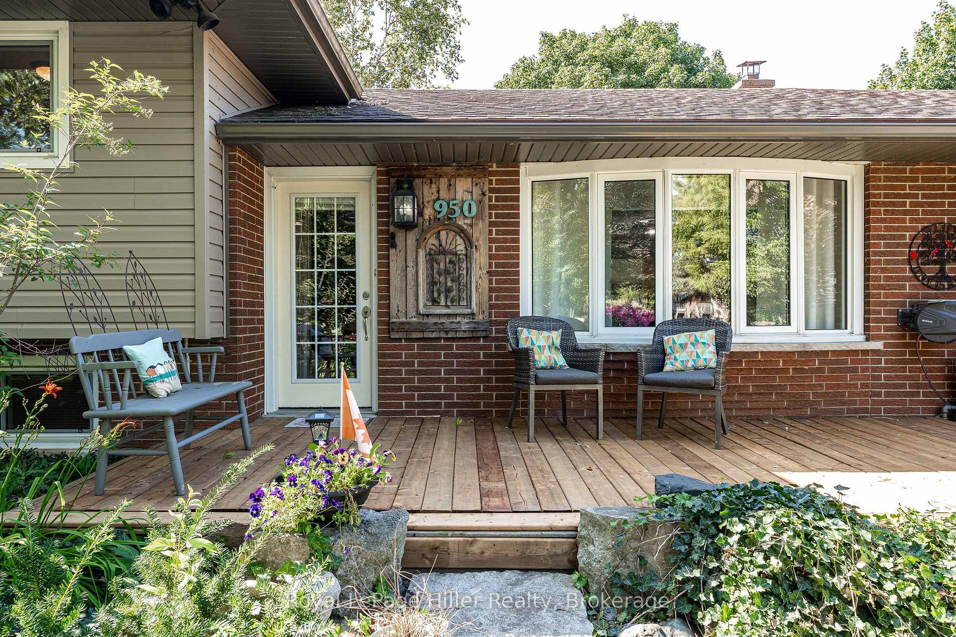 Photo 5 of 950 Oloane Avenue, Stratford — HOMEH