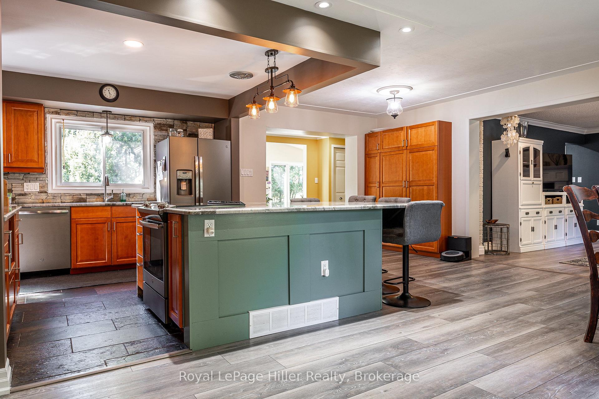 Photo 6 of 950 Oloane Avenue, Stratford — HOMEH