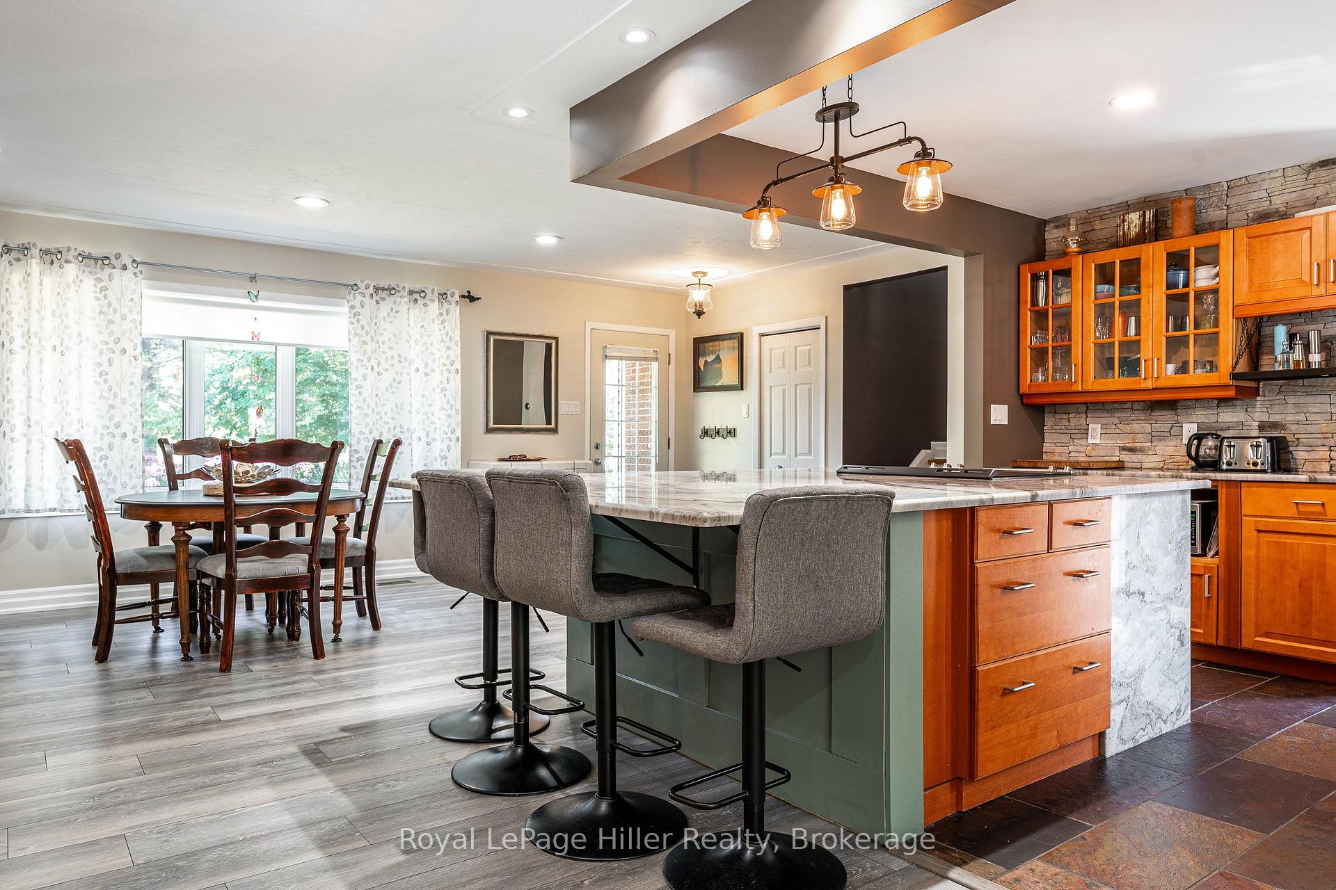 Photo 14 of 950 Oloane Avenue, Stratford — HOMEH
