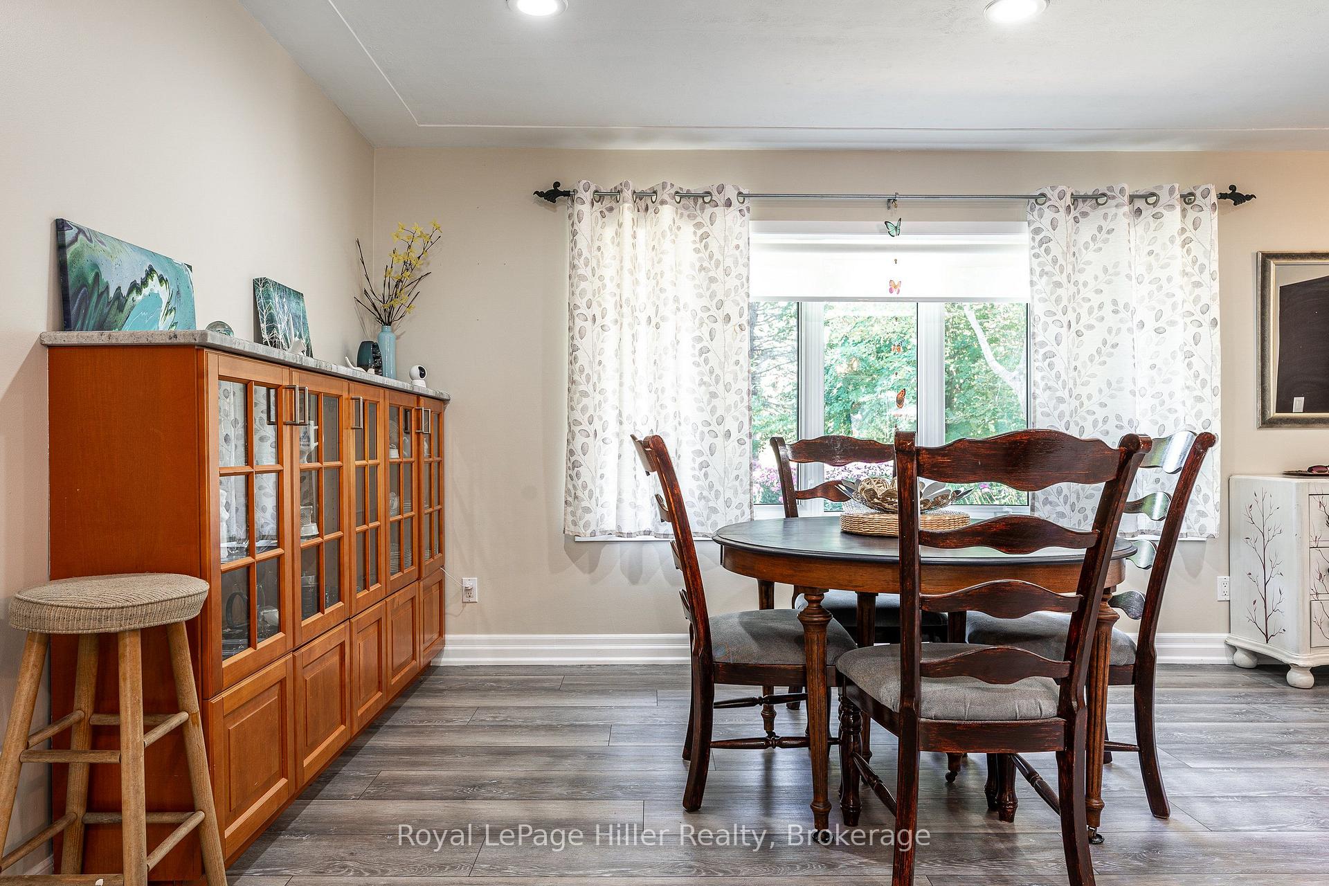 Photo 15 of 950 Oloane Avenue, Stratford — HOMEH