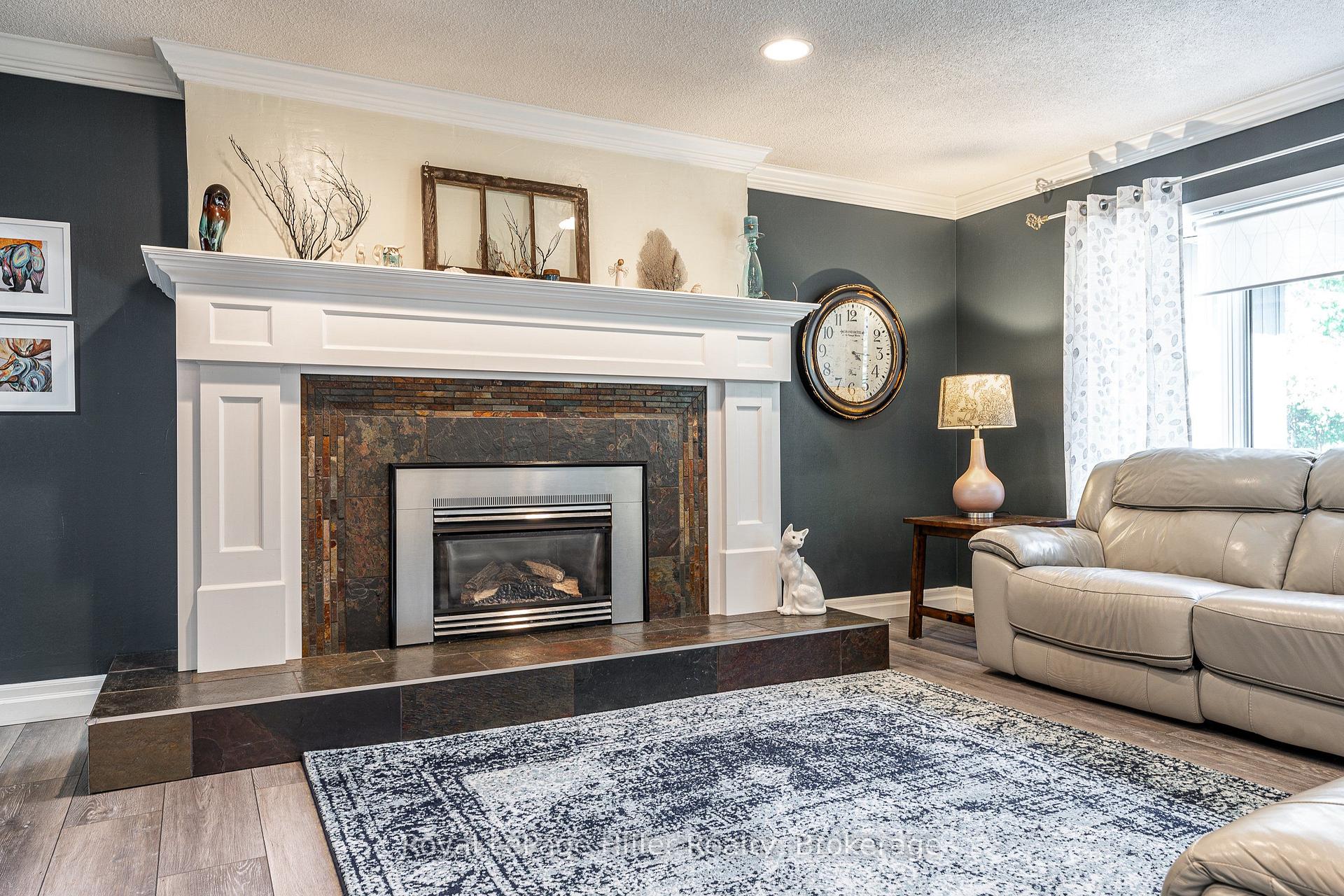 Photo 16 of 950 Oloane Avenue, Stratford — HOMEH