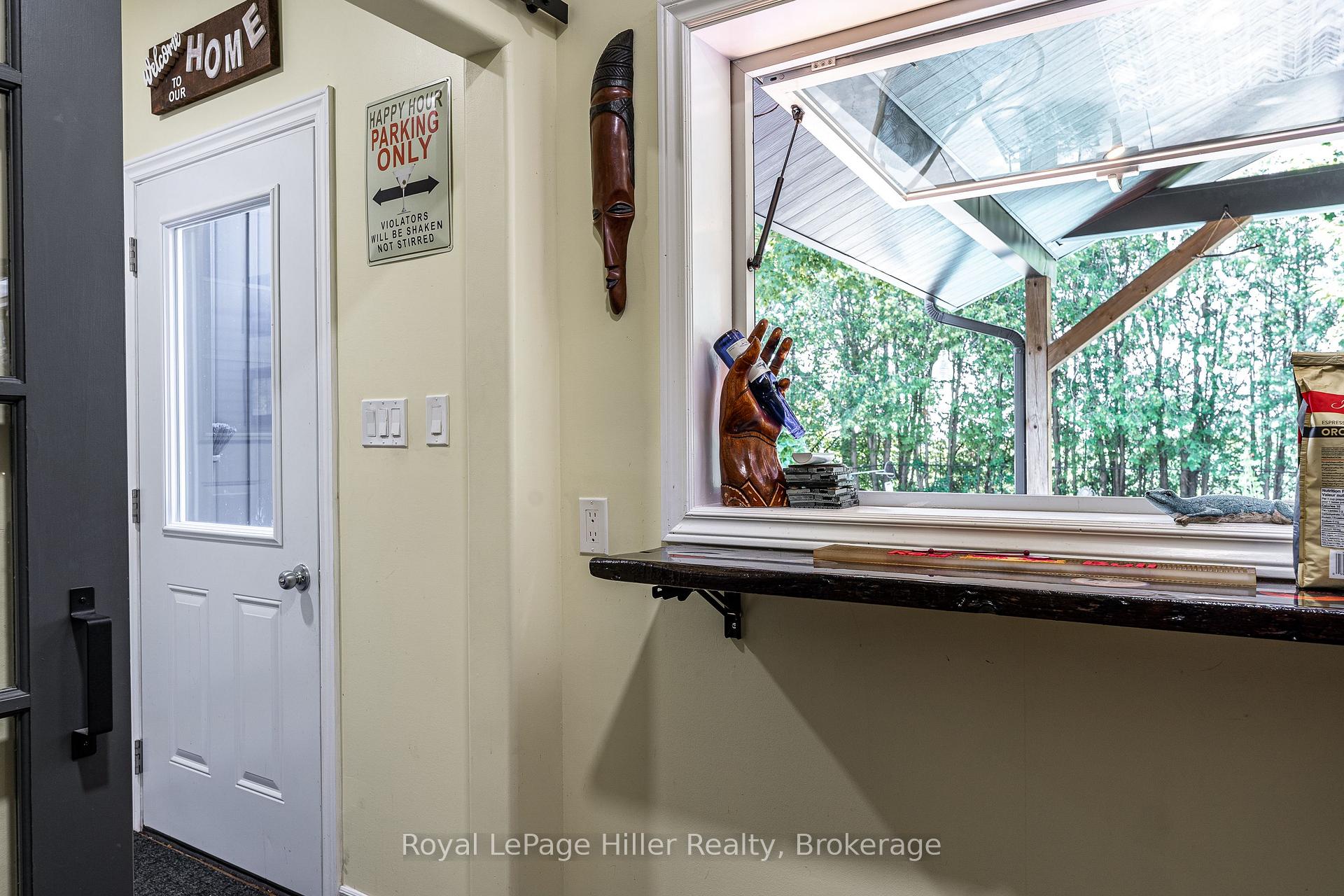 Photo 20 of 950 Oloane Avenue, Stratford — HOMEH