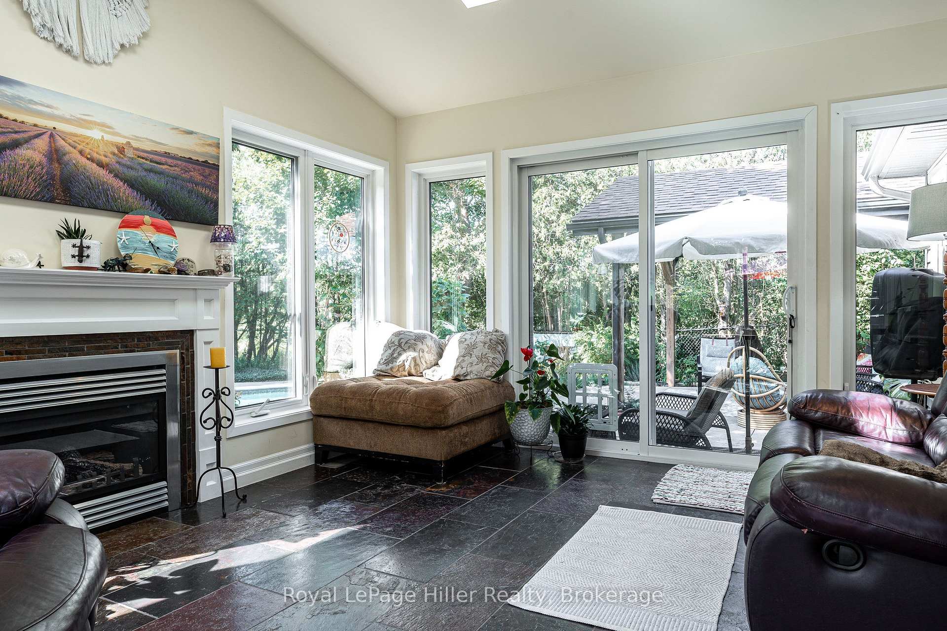 Photo 24 of 950 Oloane Avenue, Stratford — HOMEH