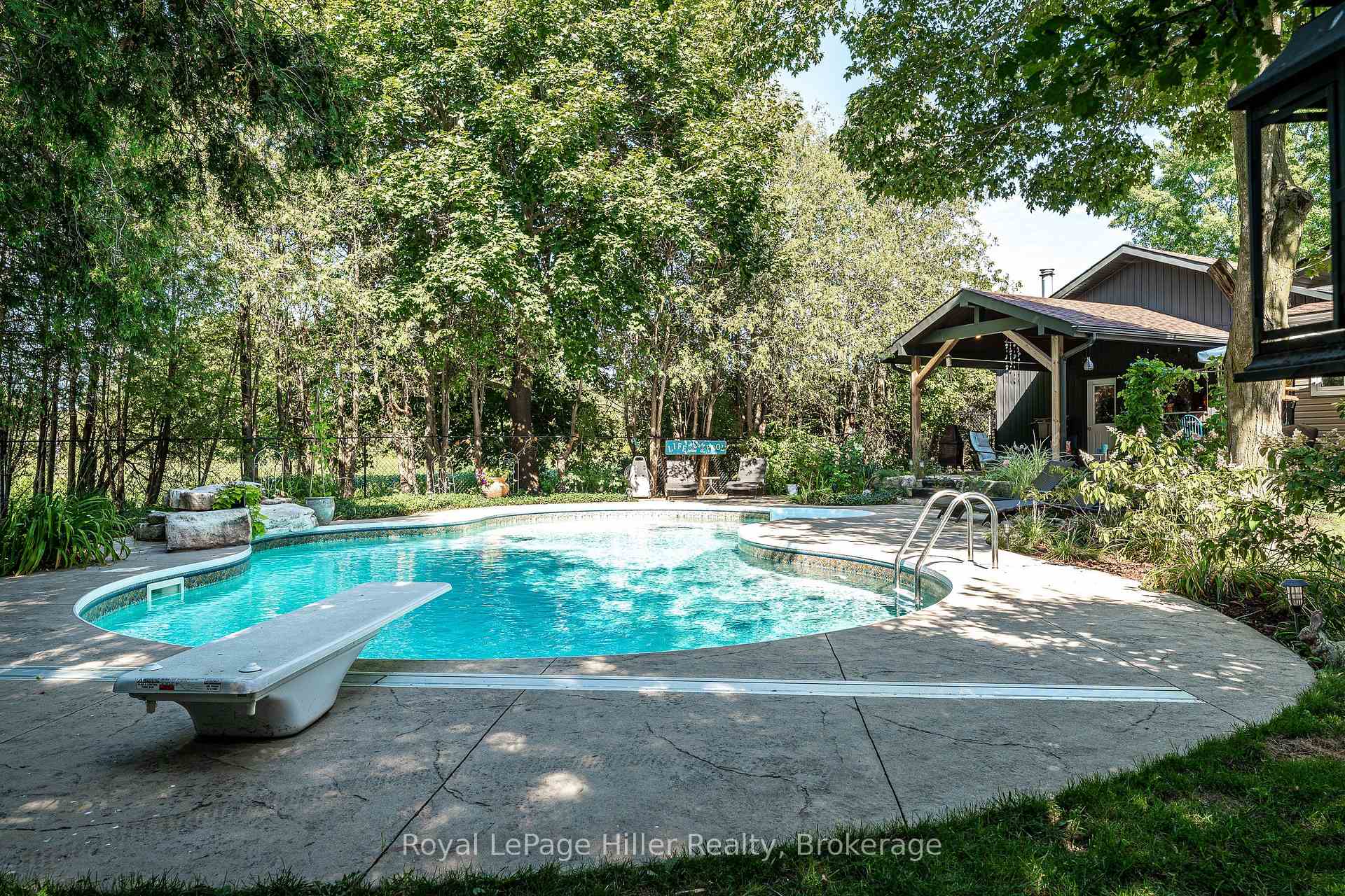 Photo 29 of 950 Oloane Avenue, Stratford — HOMEH