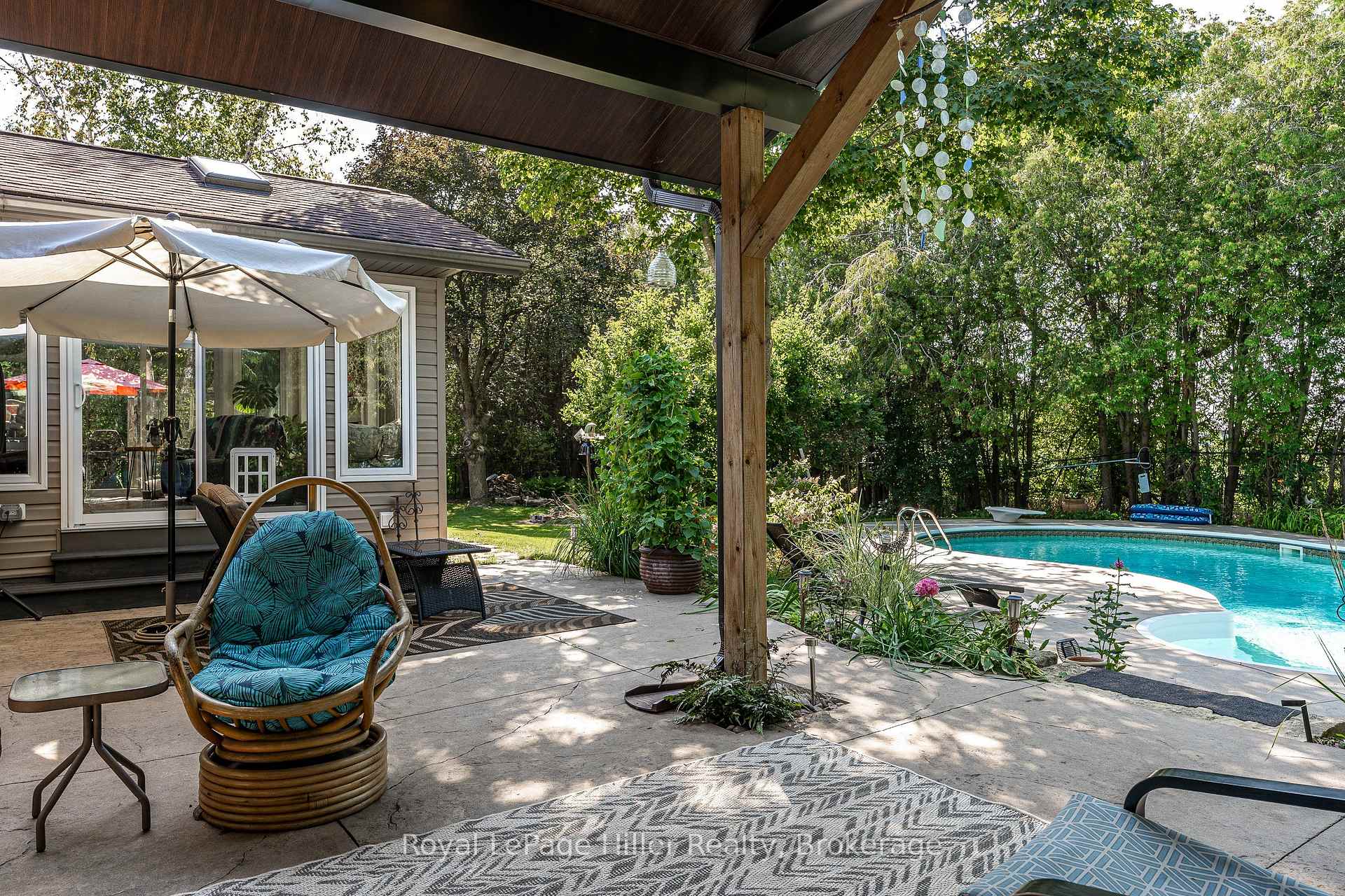 Photo 36 of 950 Oloane Avenue, Stratford — HOMEH