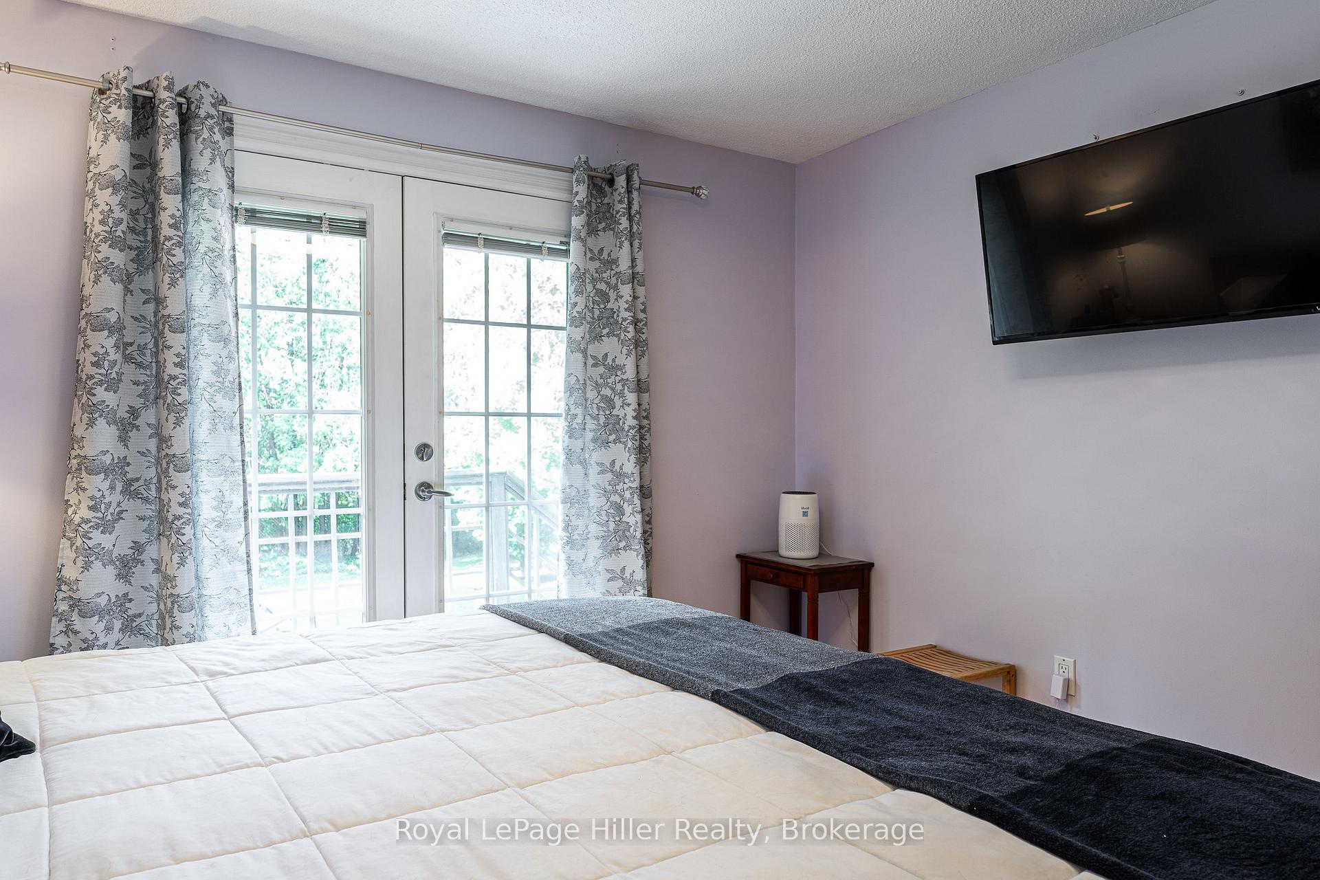 Photo 44 of 950 Oloane Avenue, Stratford — HOMEH