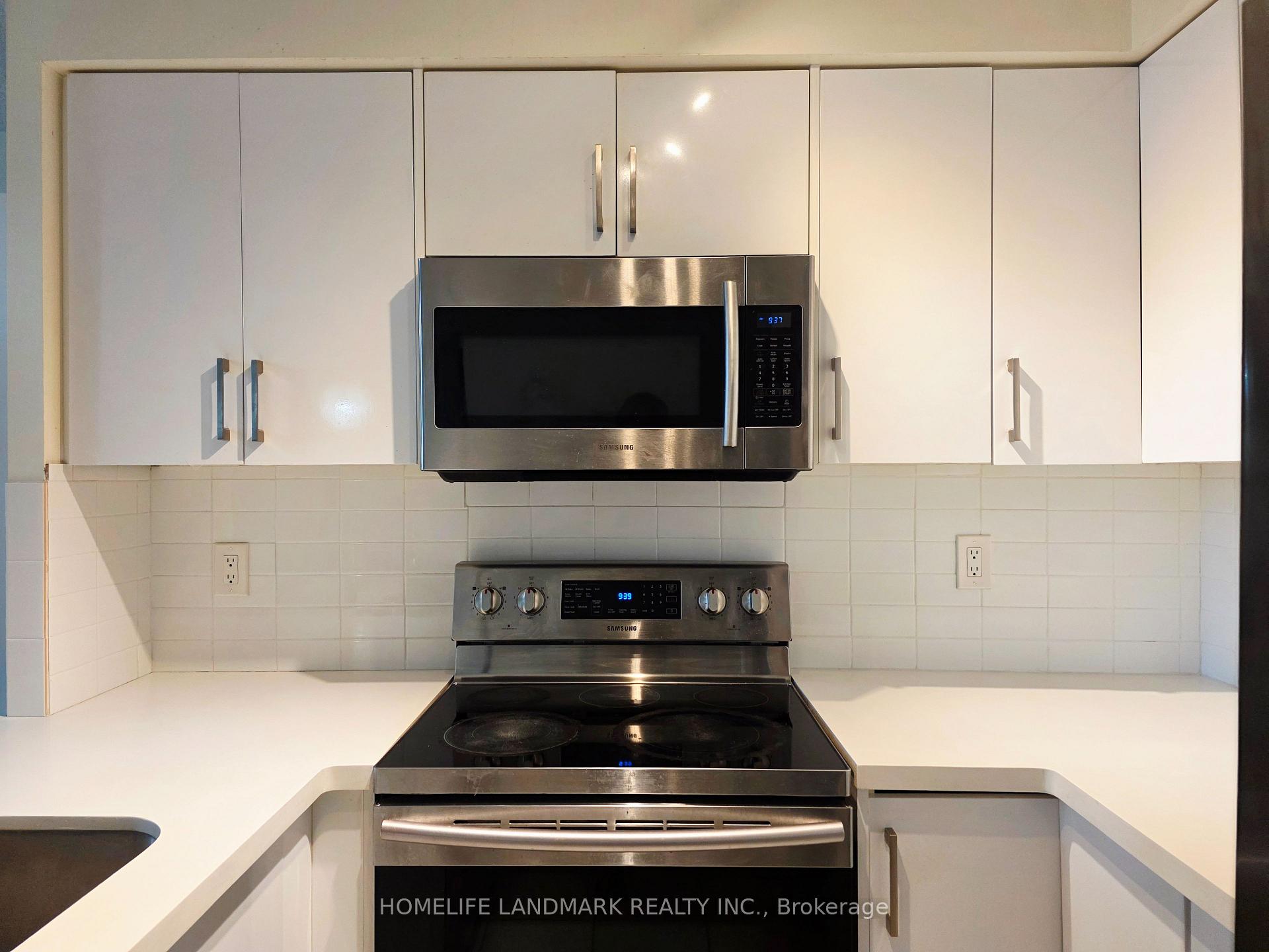 Photo 3 of Unit 1015, 7 Lorraine Drive, North York, Willowdale West — HOMEH