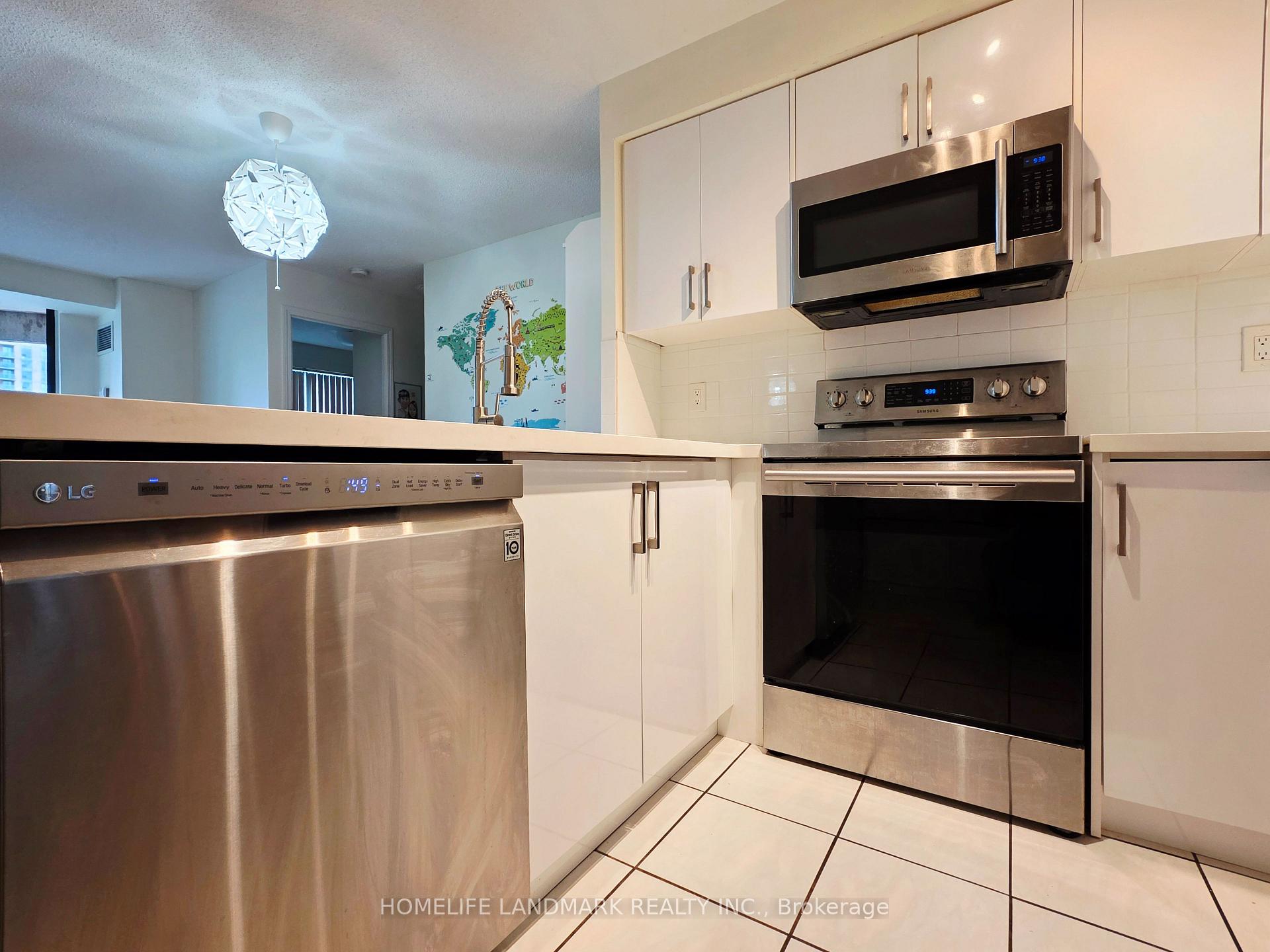 Photo 4 of Unit 1015, 7 Lorraine Drive, North York, Willowdale West — HOMEH