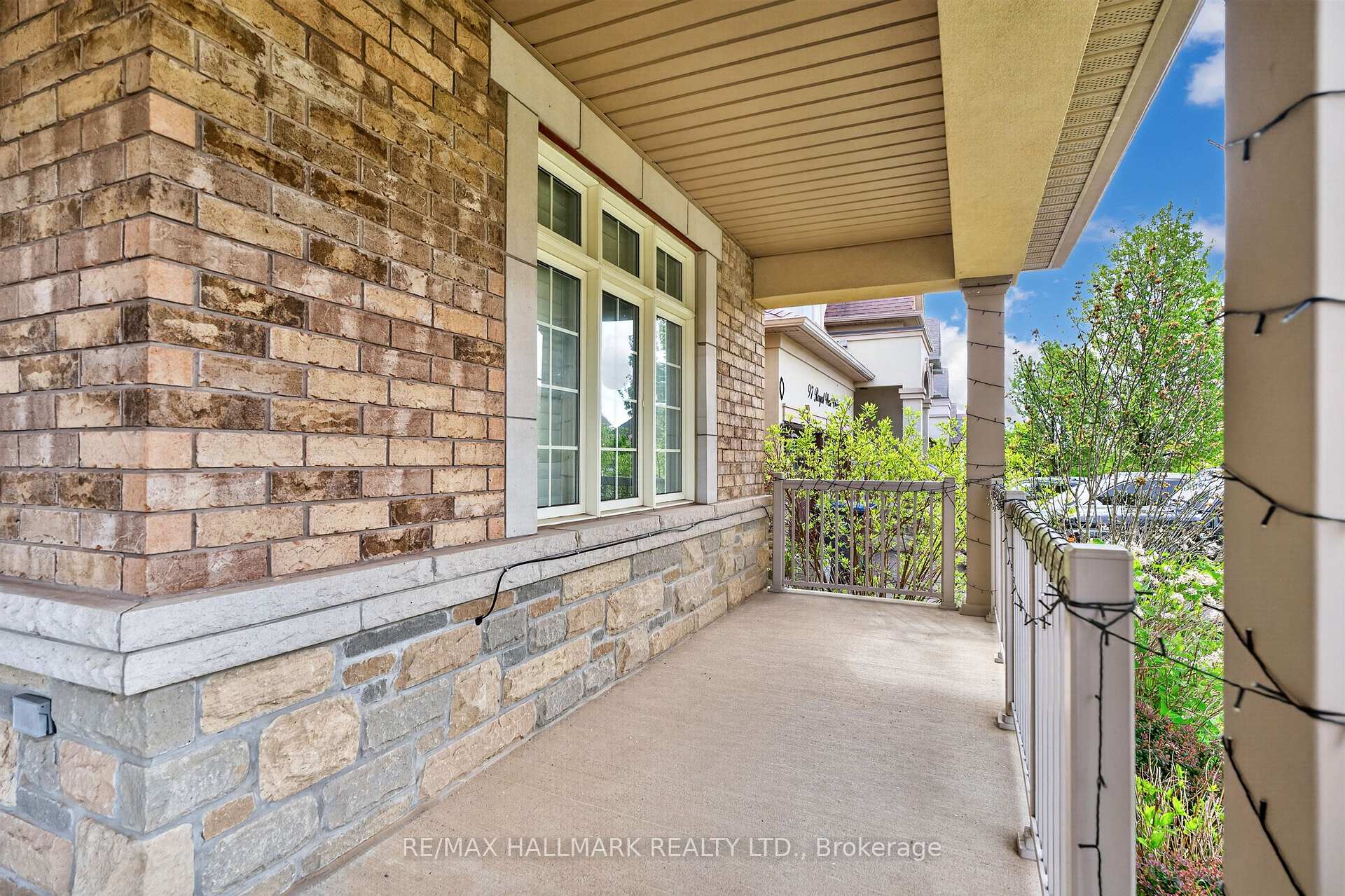 Photo 4 of 99 Royal West Drive, Brampton, Credit Valley — HOMEH