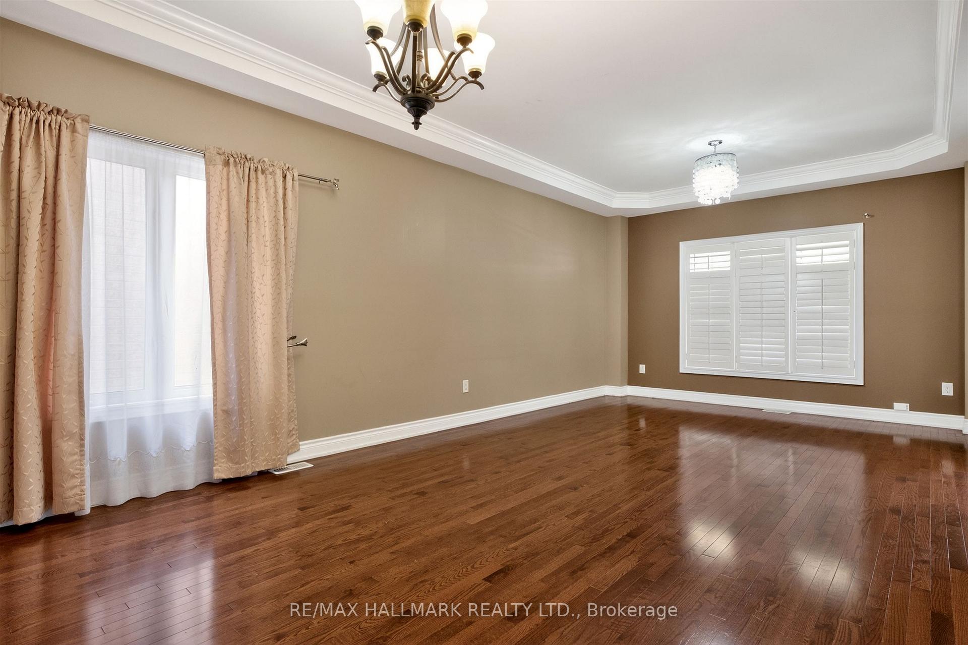 Photo 9 of 99 Royal West Drive, Brampton, Credit Valley — HOMEH