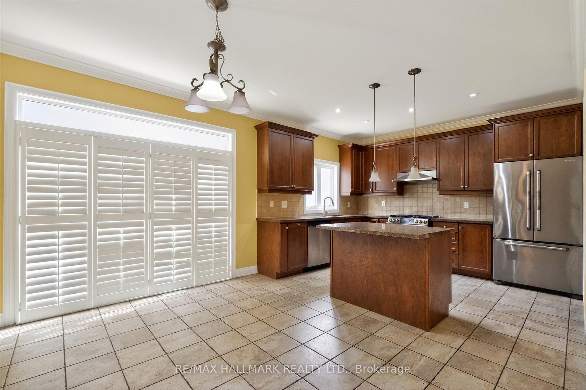 Photo 10 of 99 Royal West Drive, Brampton, Credit Valley — HOMEH