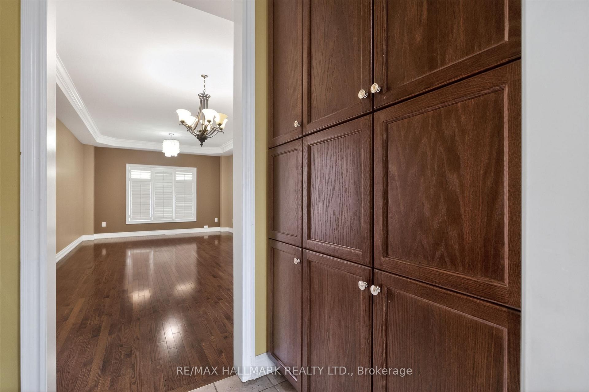 Photo 14 of 99 Royal West Drive, Brampton, Credit Valley — HOMEH