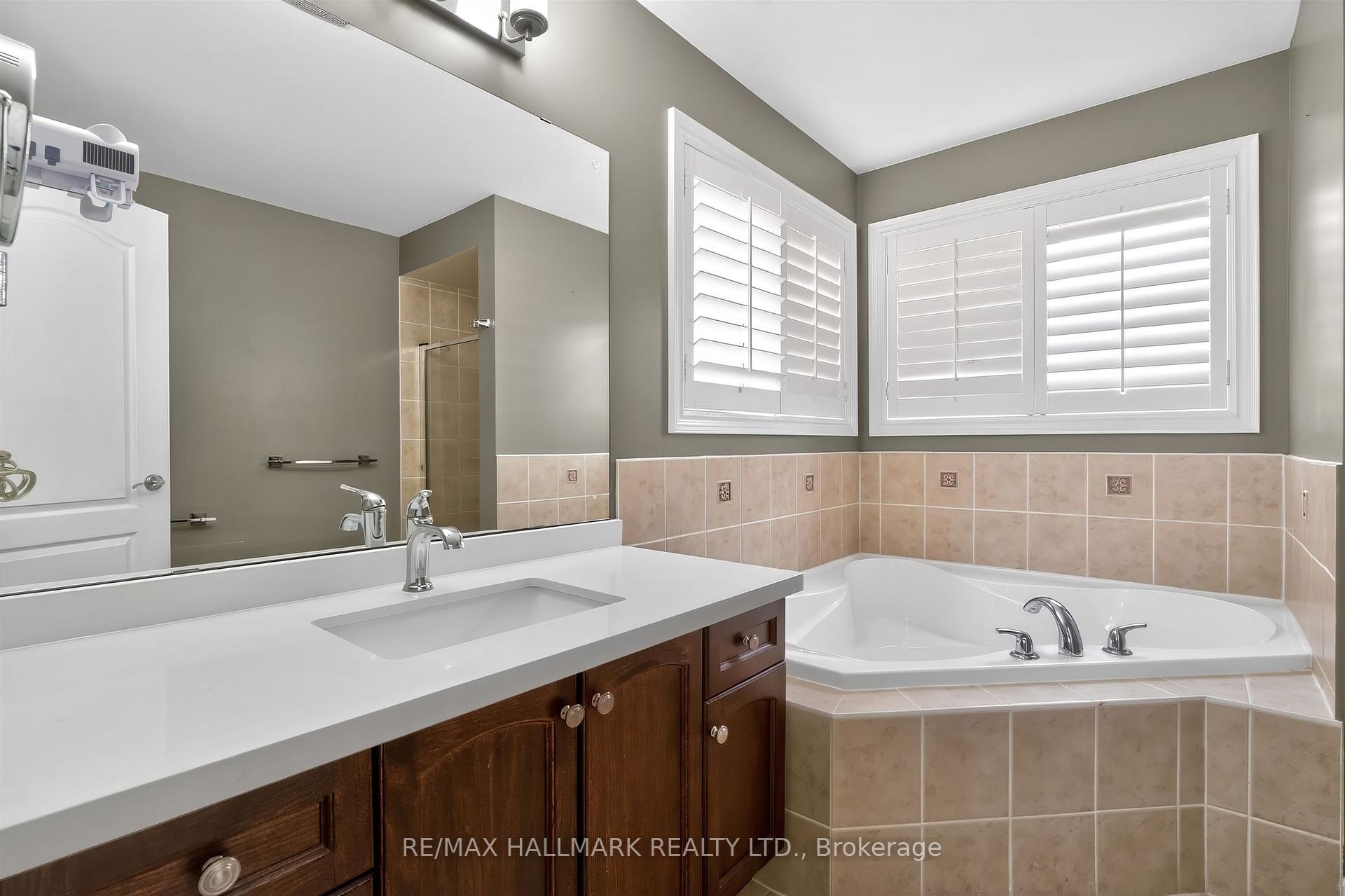 Photo 24 of 99 Royal West Drive, Brampton, Credit Valley — HOMEH