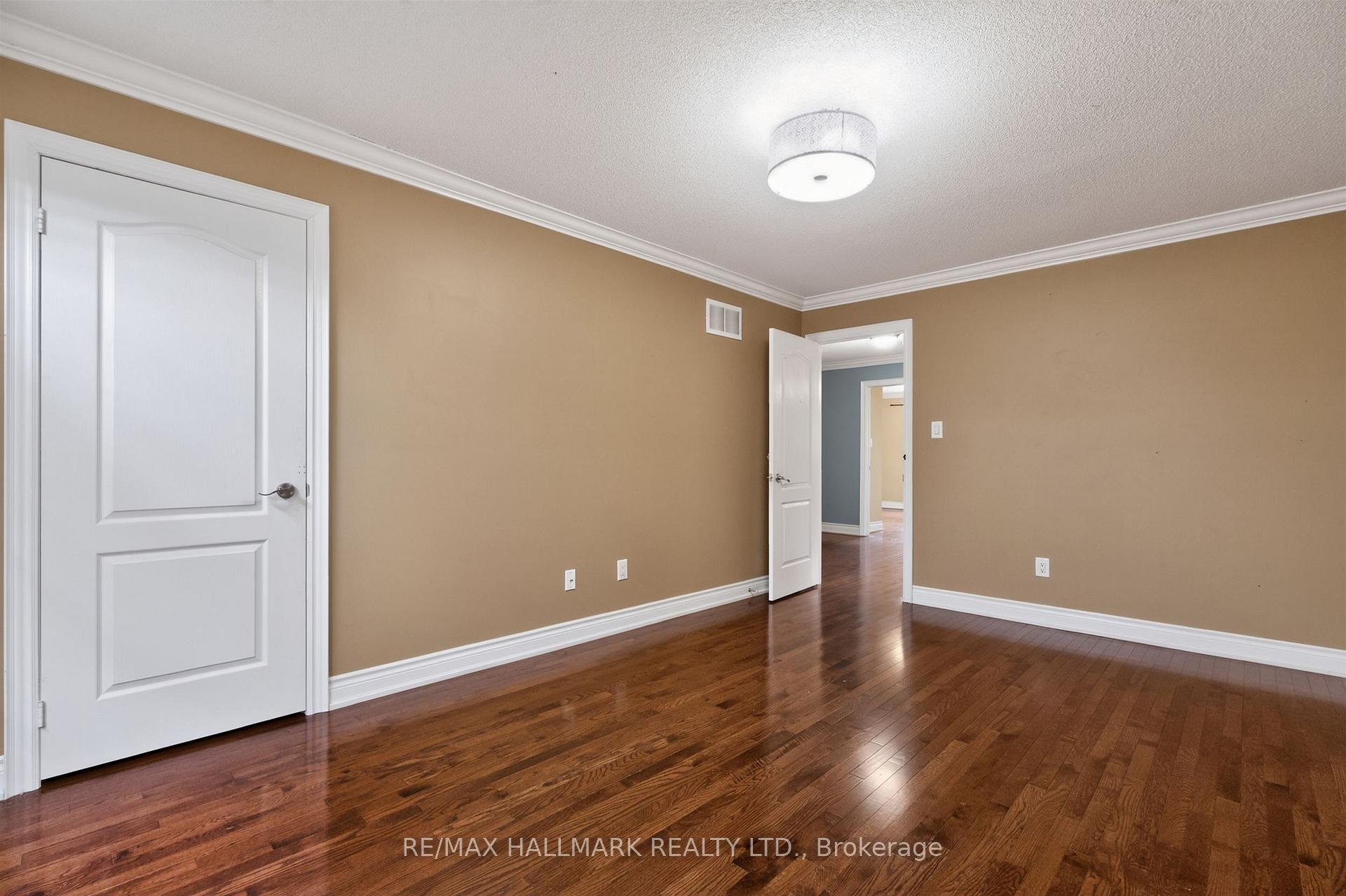Photo 28 of 99 Royal West Drive, Brampton, Credit Valley — HOMEH
