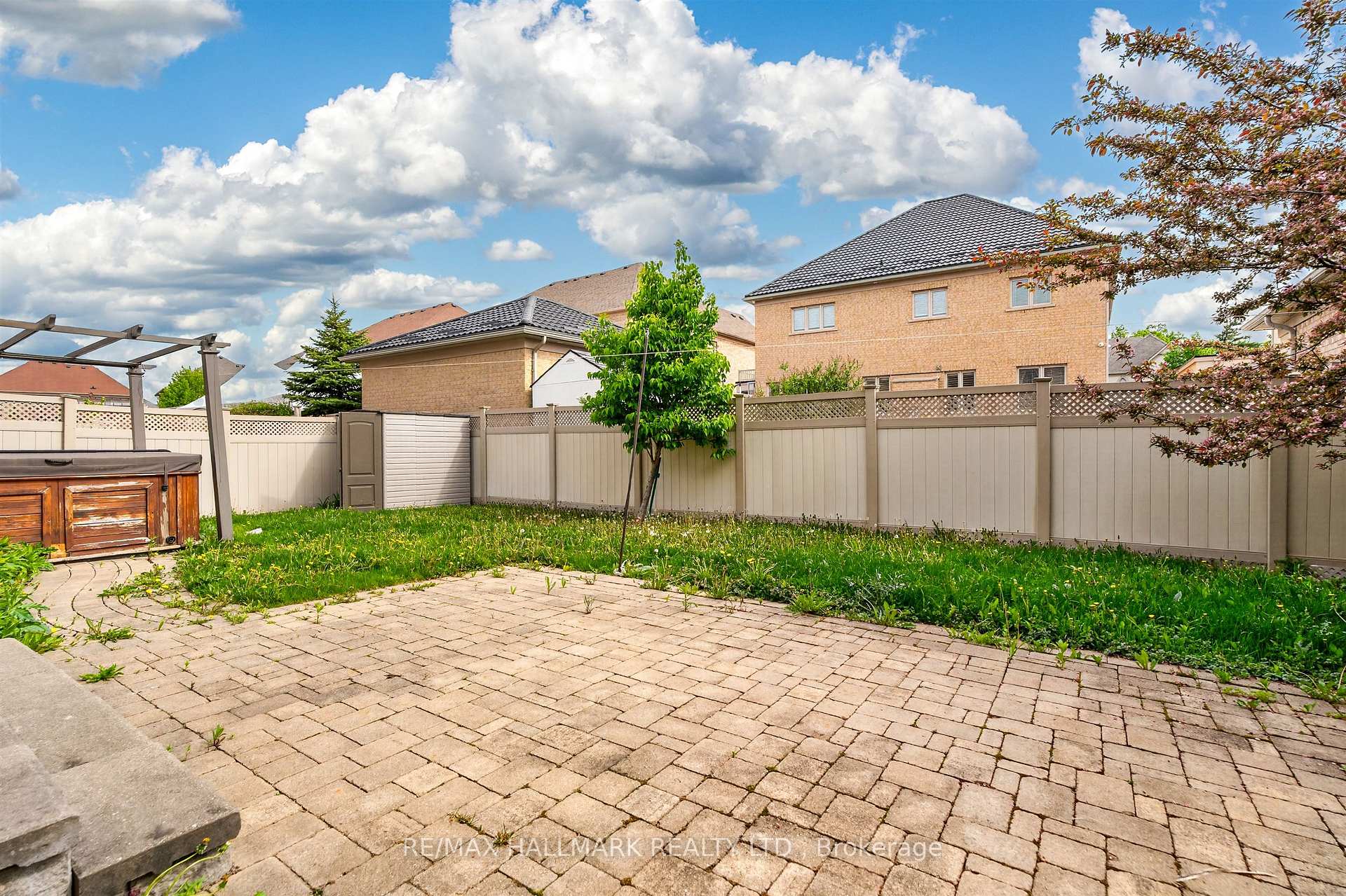 Photo 40 of 99 Royal West Drive, Brampton, Credit Valley — HOMEH