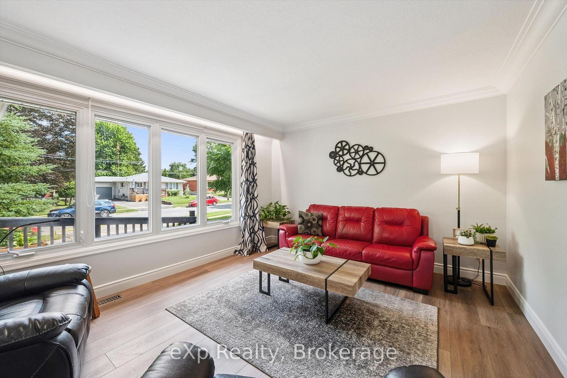 Photo 4 of 18 Eleanor Court, Guelph, Grange Road — HOMEH