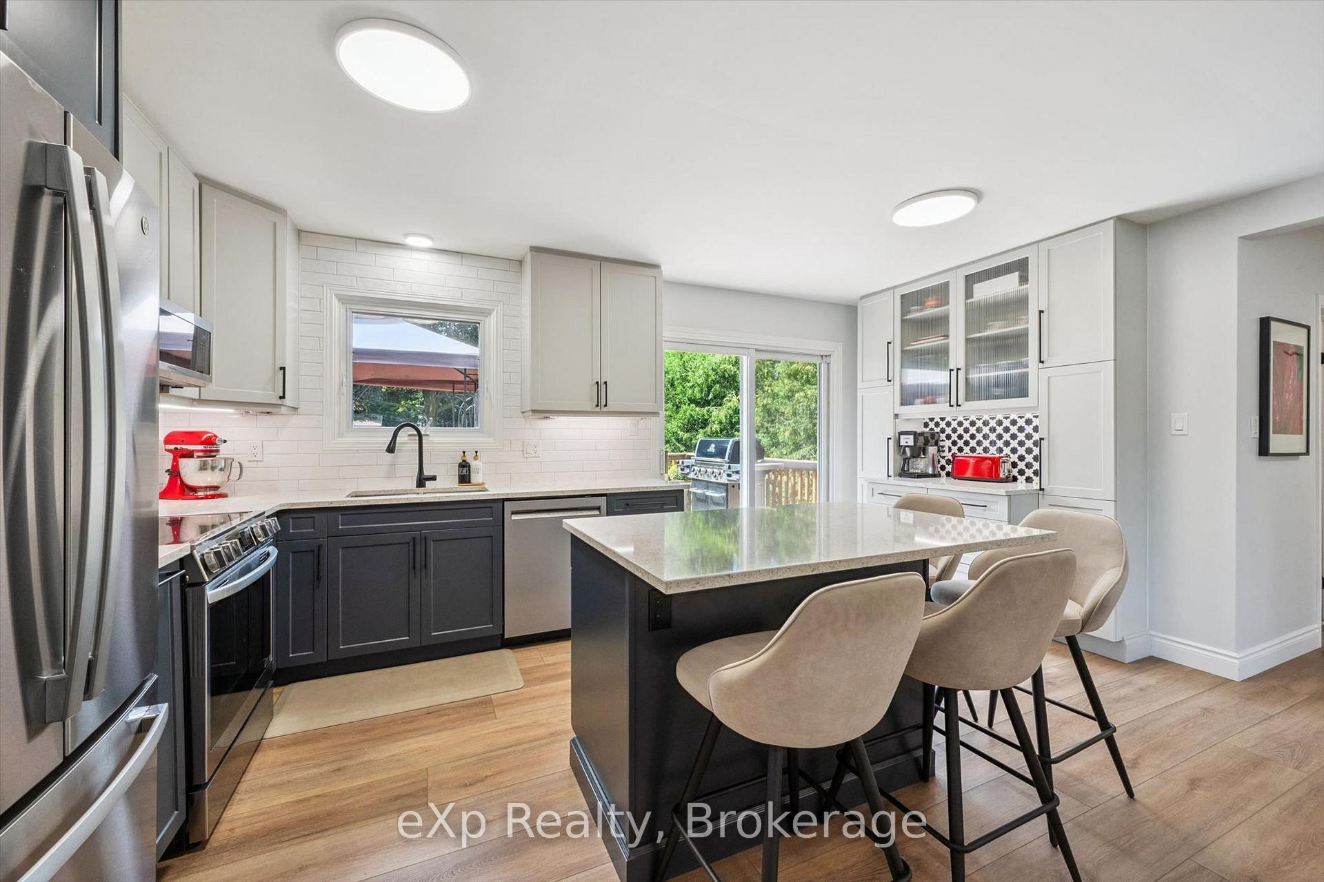 Photo 7 of 18 Eleanor Court, Guelph, Grange Road — HOMEH