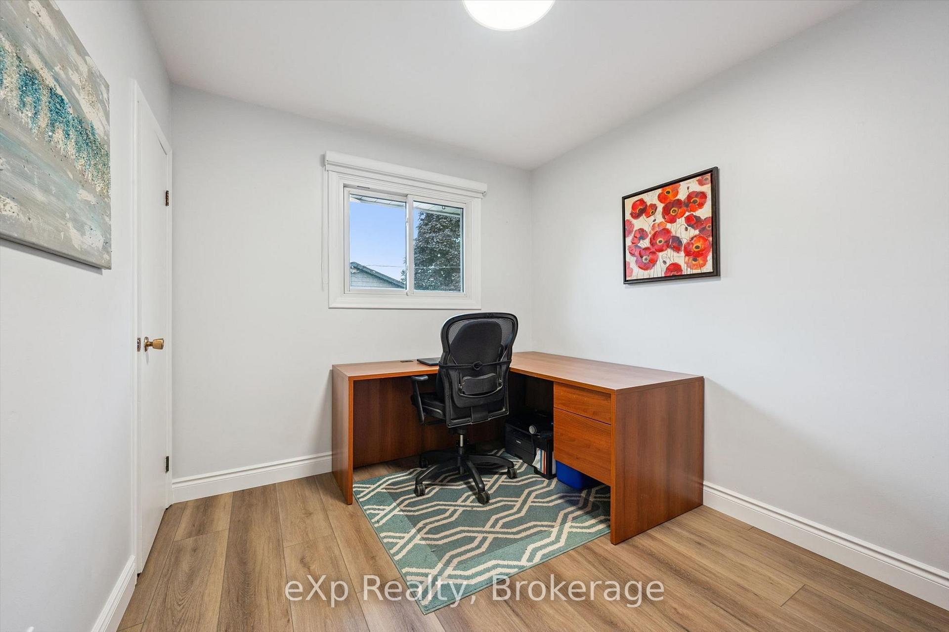 Photo 14 of 18 Eleanor Court, Guelph, Grange Road — HOMEH
