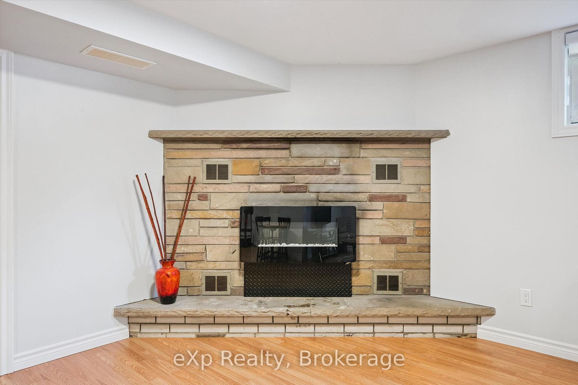 Photo 19 of 18 Eleanor Court, Guelph, Grange Road — HOMEH
