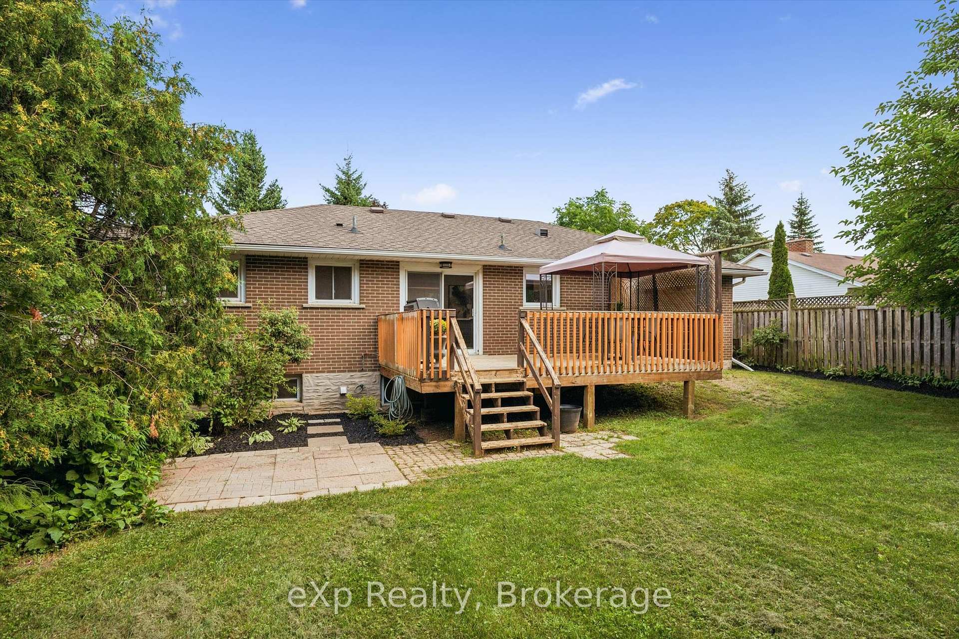 Photo 23 of 18 Eleanor Court, Guelph, Grange Road — HOMEH