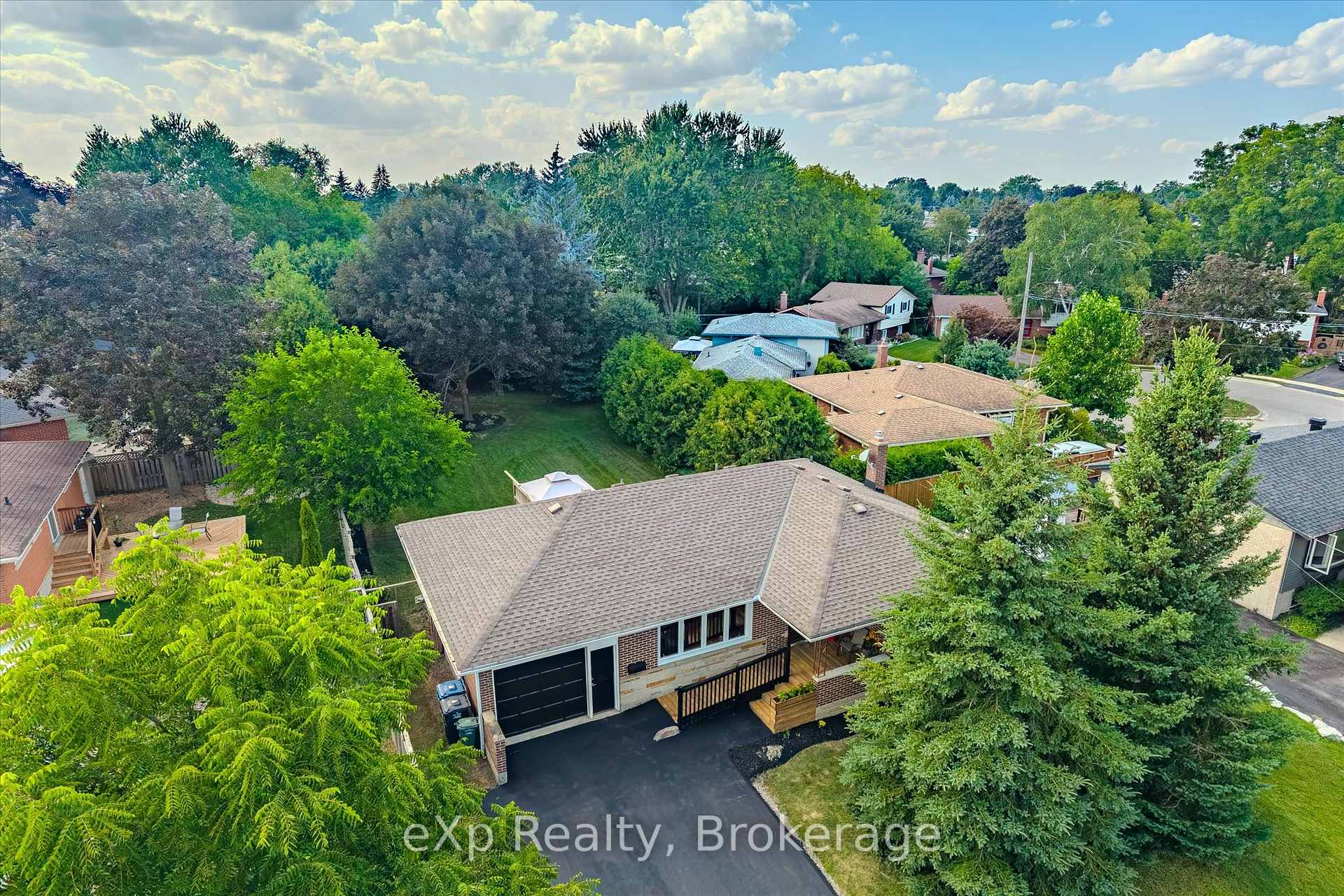 Photo 26 of 18 Eleanor Court, Guelph, Grange Road — HOMEH