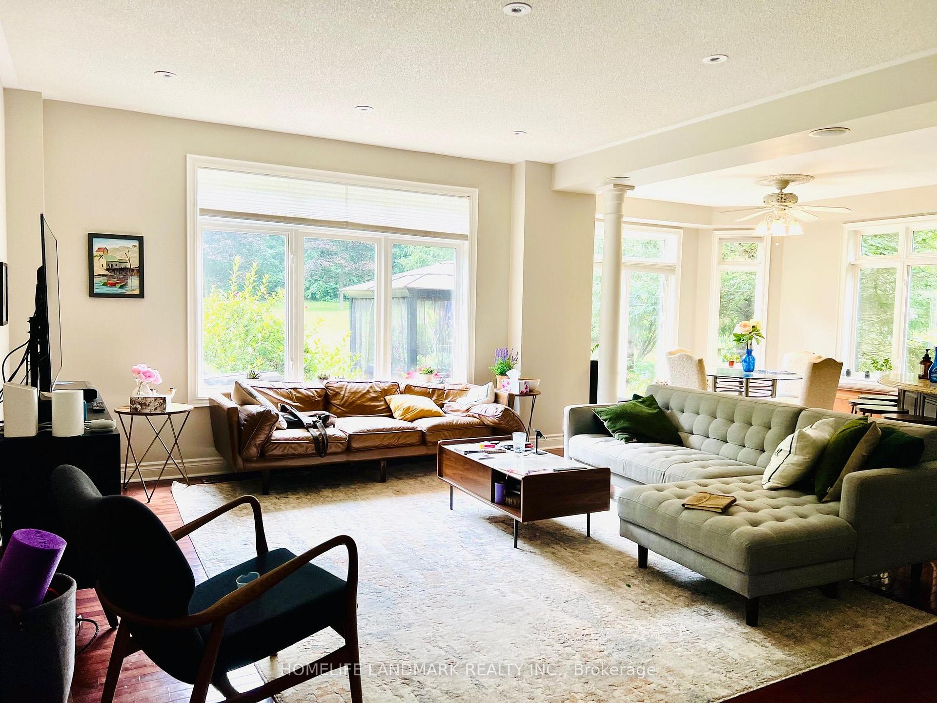 Photo 4 of 55 Laurentian Boulevard, Vaughan, Rural Vaughan — HOMEH