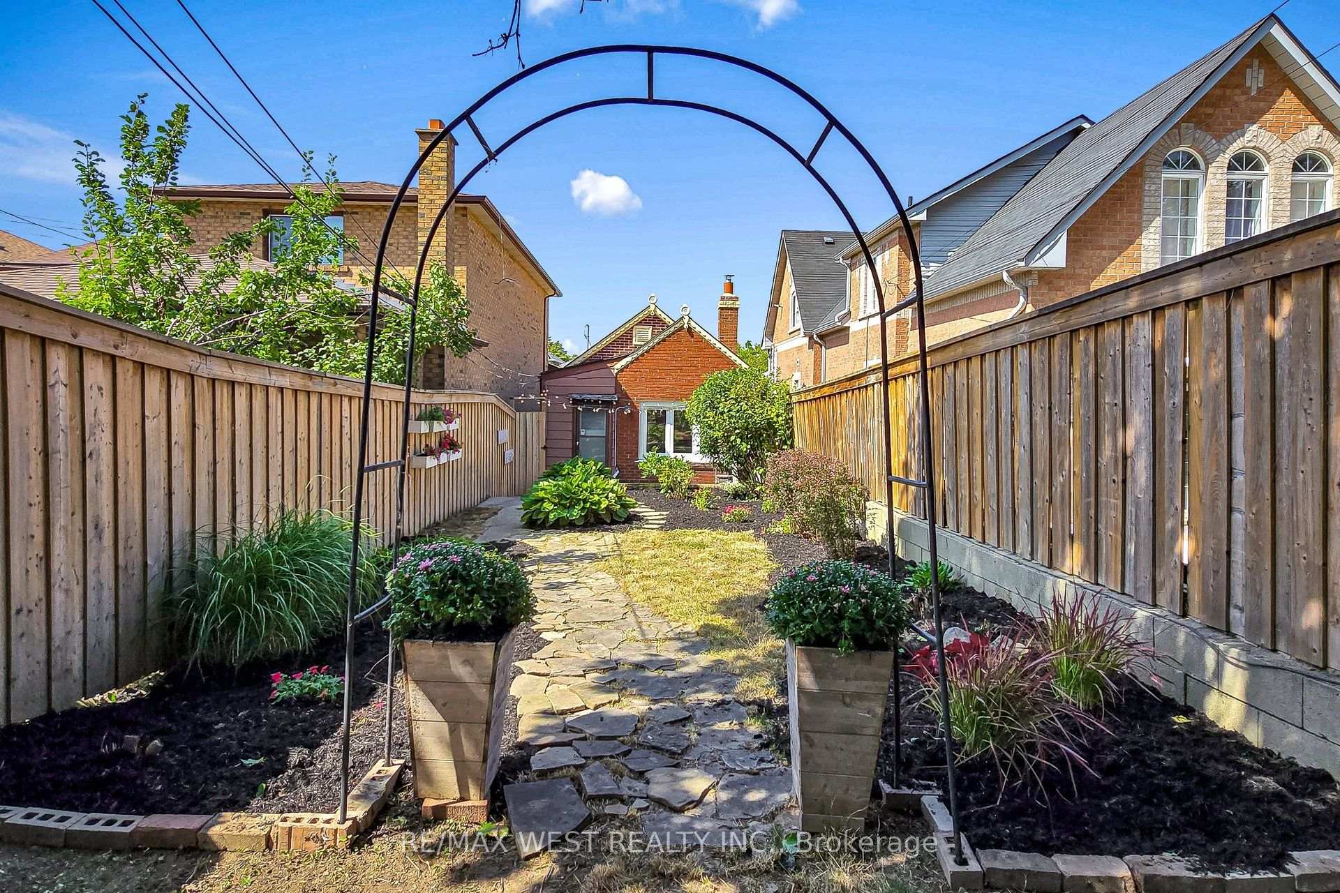 Photo 36 of 59 Branstone Road, Toronto, Caledonia-Fairbank — HOMEH