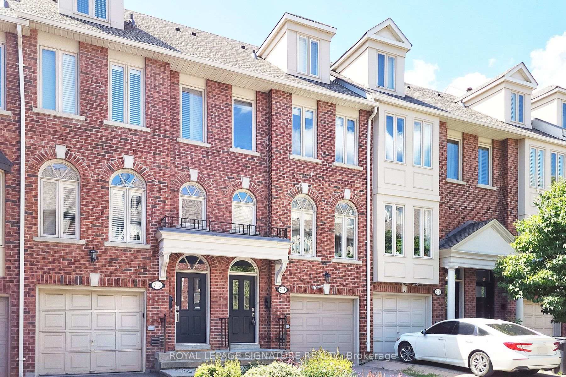 Photo 3 of 7-I Brussels Street, Etobicoke, Stonegate-Queensway — HOMEH