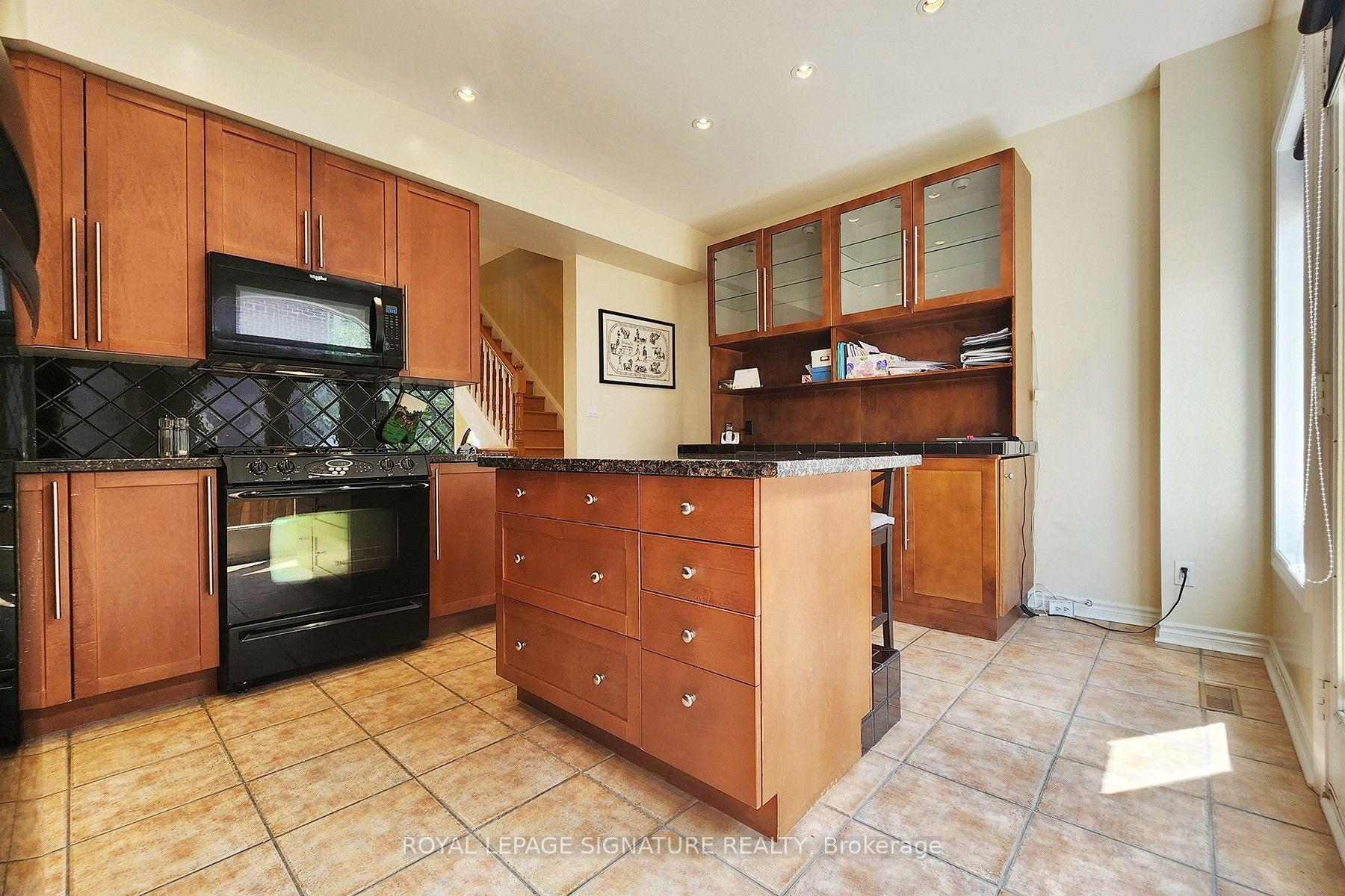 Photo 9 of 7-I Brussels Street, Etobicoke, Stonegate-Queensway — HOMEH