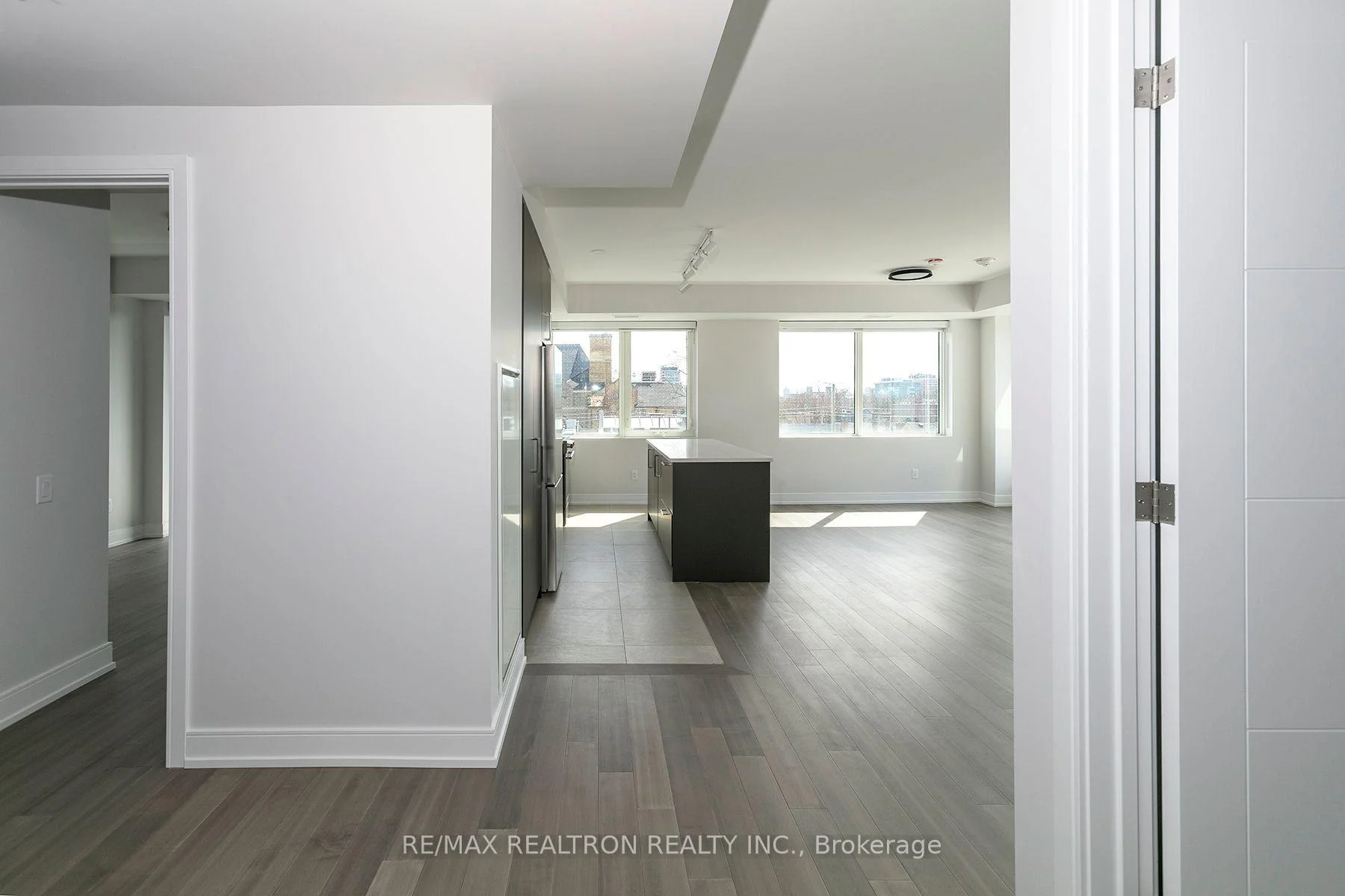 Front of Unit 1107, 664 Spadina Avenue