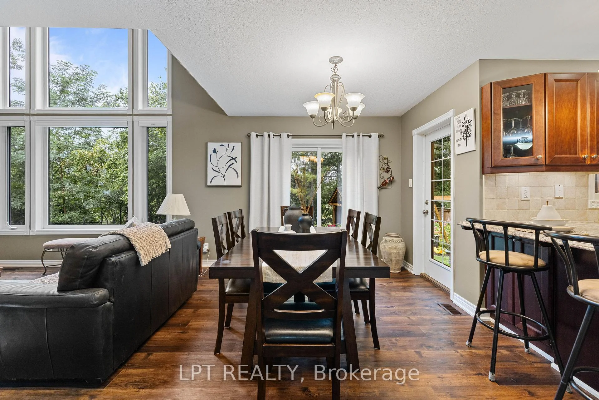 Photo 11 of 2 Birch Knoll Road, Georgina, Sutton & Jackson's Point — HOMEH