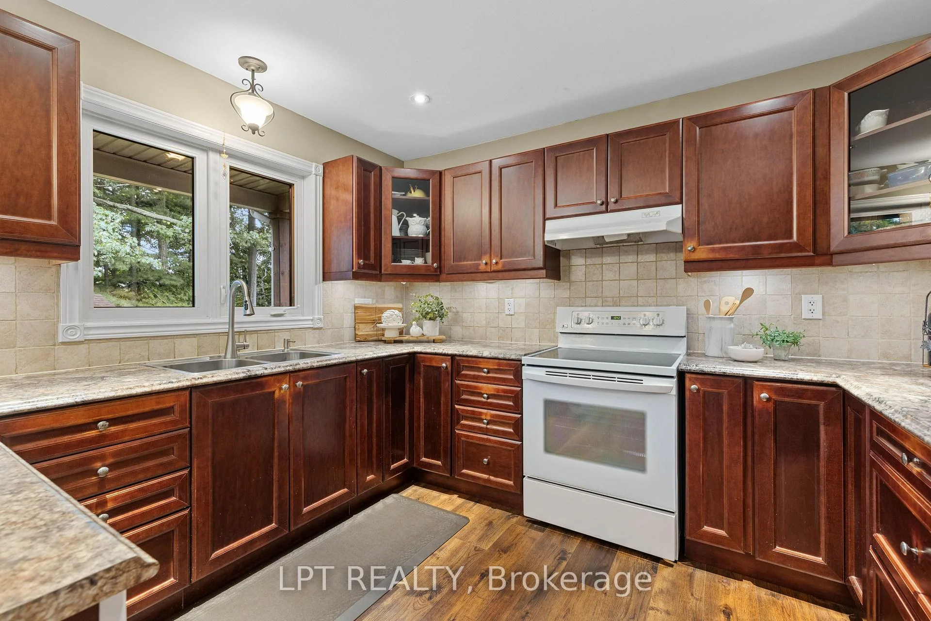 Photo 16 of 2 Birch Knoll Road, Georgina, Sutton & Jackson's Point — HOMEH