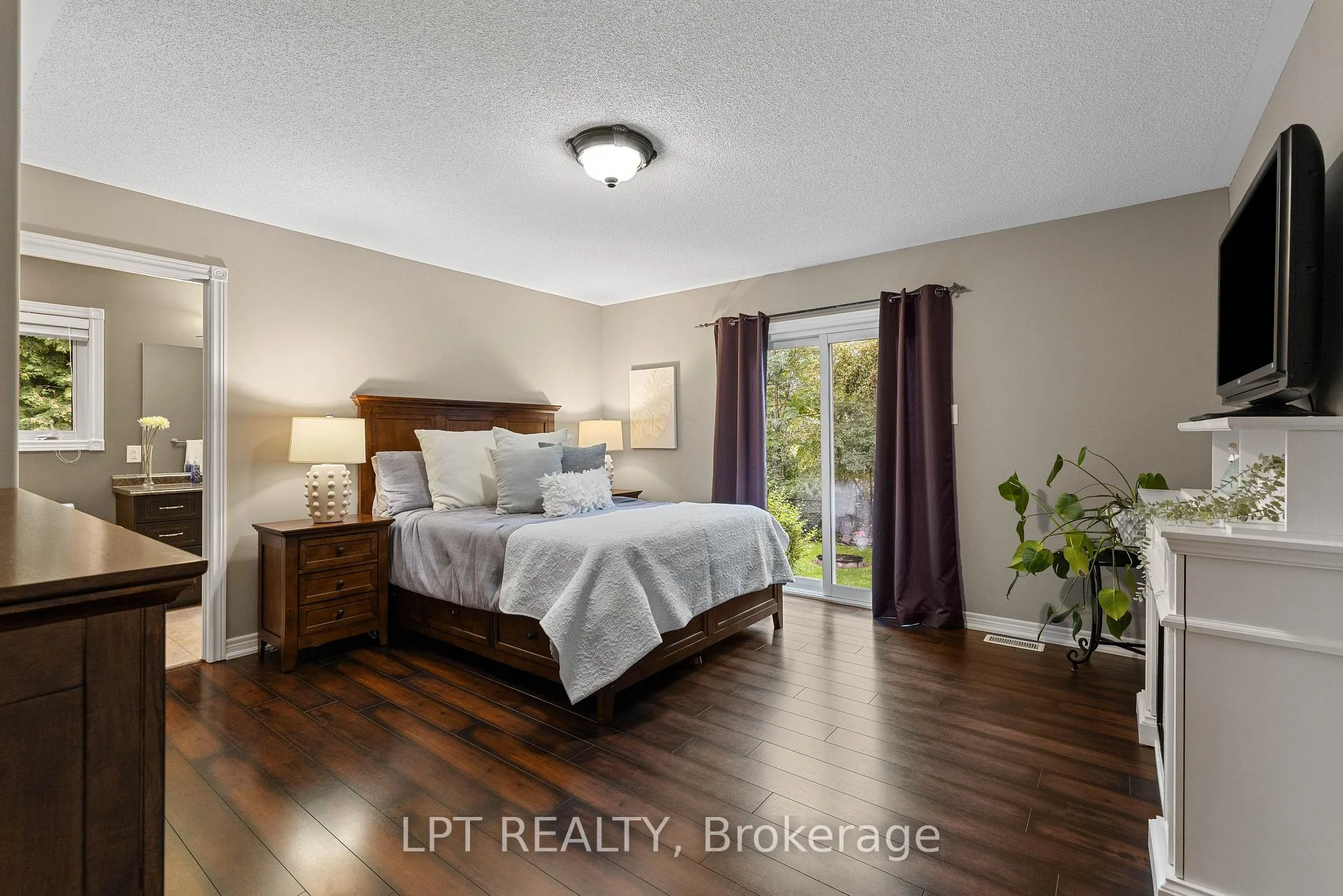Photo 18 of 2 Birch Knoll Road, Georgina, Sutton & Jackson's Point — HOMEH