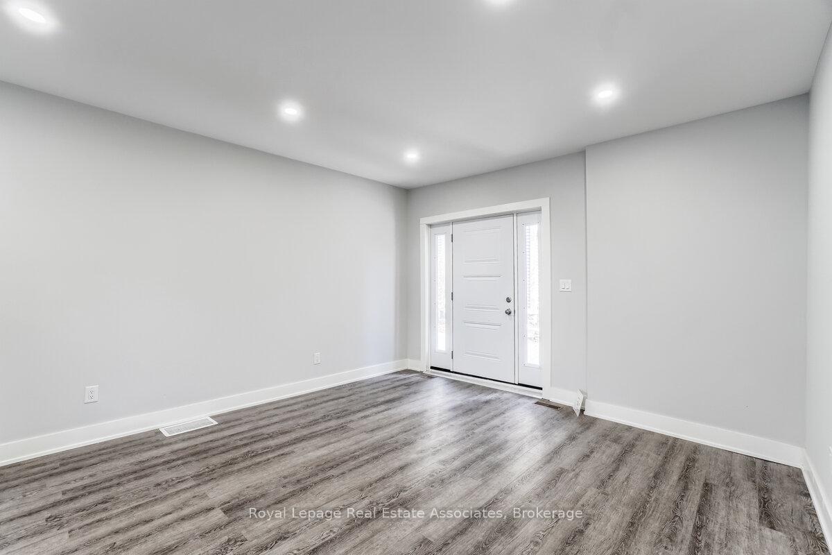 Photo 3 of Unit 2, 39 Welland Avenue, St. Catharines, Downtown — HOMEH