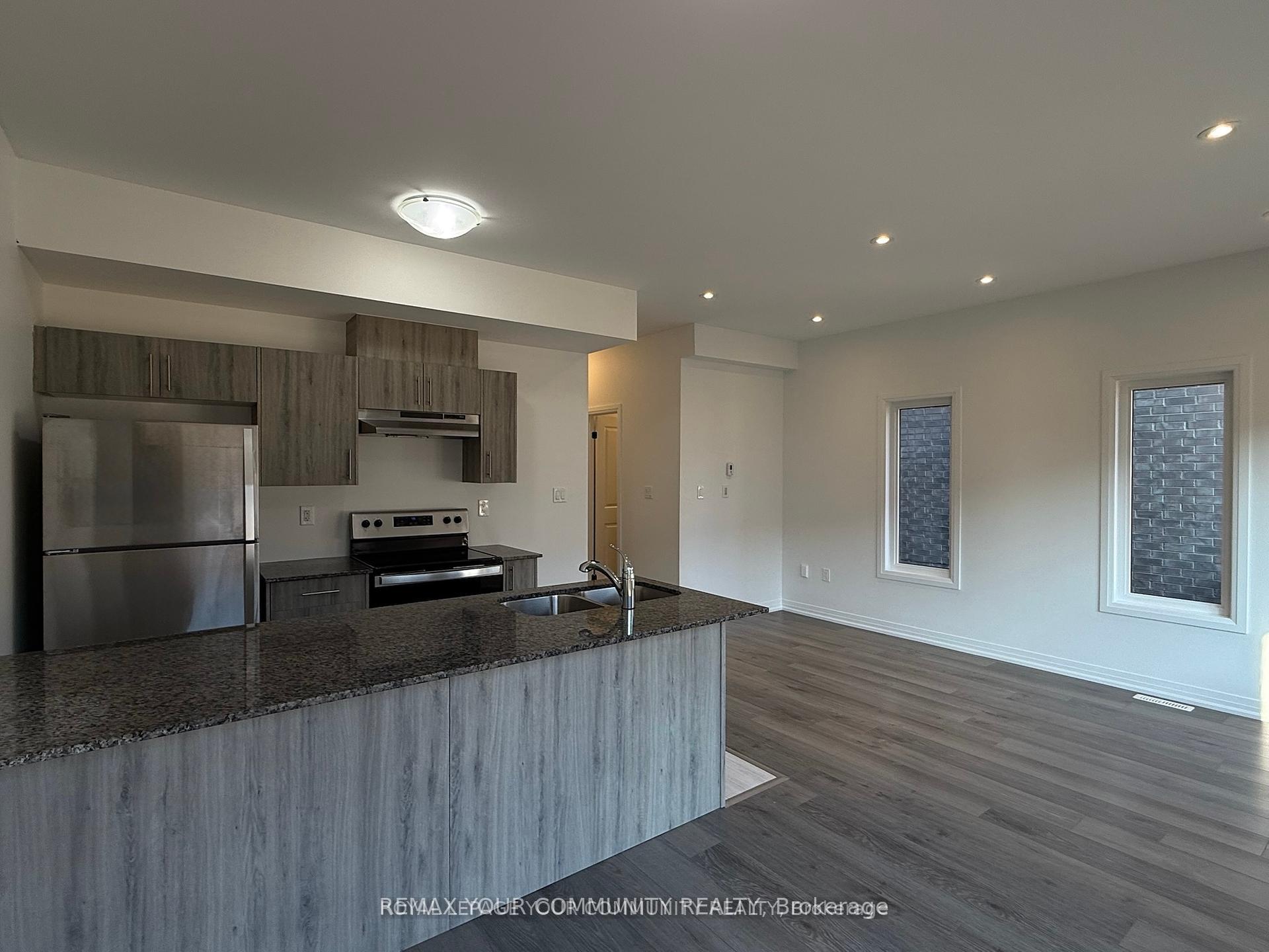 Photo 4 of 141 Turnberry Lane, Barrie, Painswick South — HOMEH